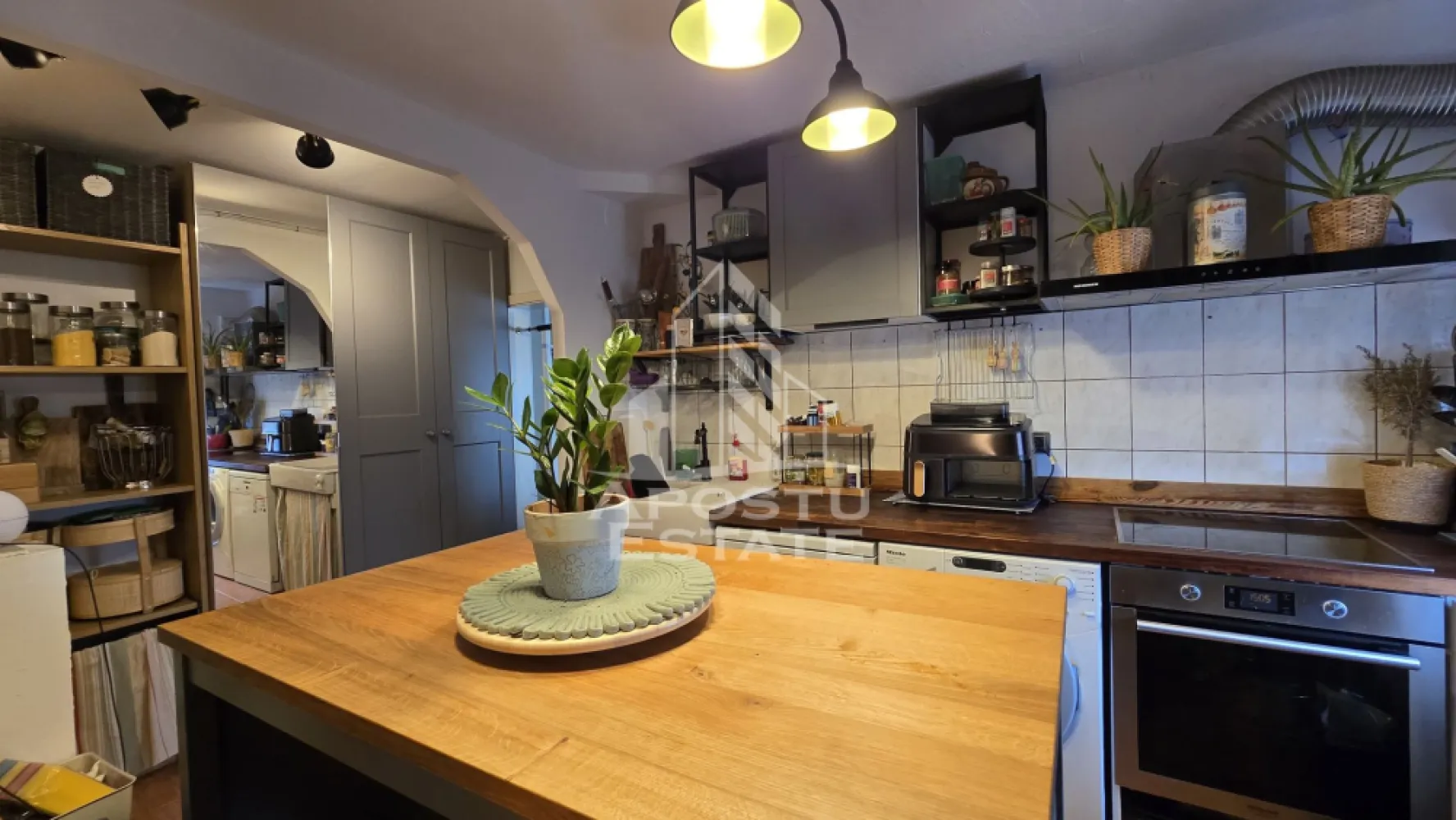 Apartament de vanzare cu 3 camere, mobilat utilat, zona Bucovina