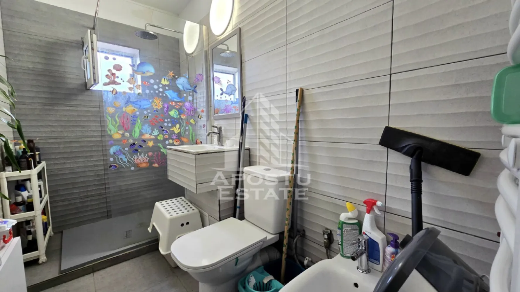 Apartament de vanzare cu 3 camere, mobilat utilat, zona Bucovina
