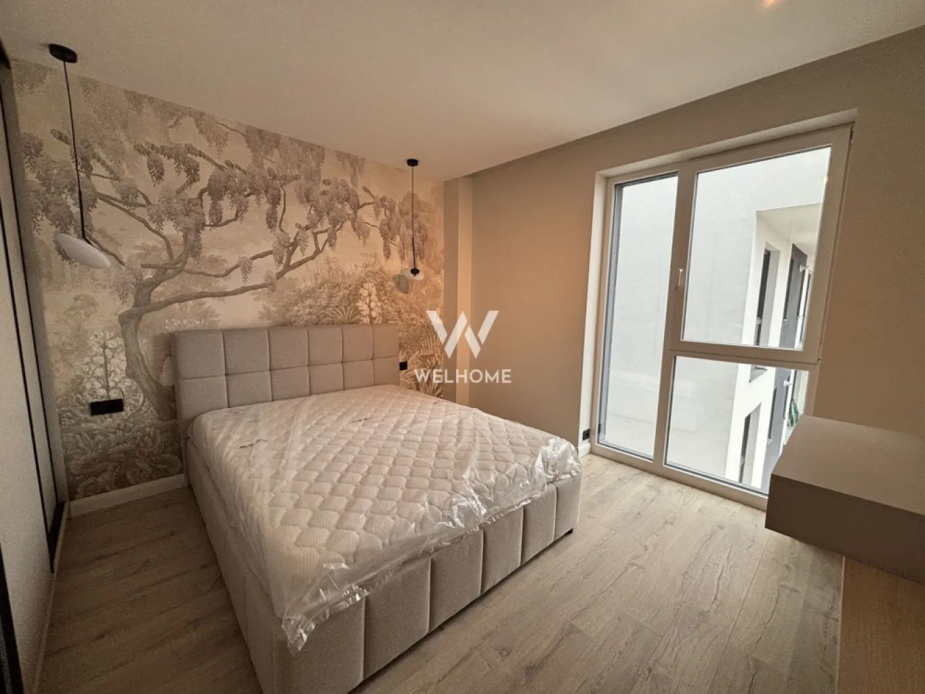 Apartament PREMIUM 3 camere cu parcare subterana - zona Centrala - Apartament NOU 3 camere cu VIEW deosebit - ansamblul Urban 42, Str. Lânii

- Suprafața utilă: 80 mp + balcon generos, ideale pentru relaxare.
 Imobil generos, luminos, situat într-o clădire deosebită, cu finisaje de calitate superioară. 
 Apartamentul se află la etajul 3 din 4 al unei clădiri cu lift de ultimă generație.
 Compartimentat astfel: living generos cu bucătărie open space - complet mobilată și echipată cu electrocasnice noi, două dormitoare, spații de depozitare, două băi, boxă la subsol, balcon.
 Apartamentul este dotat cu încălzire în pardoseală, aer condiționat, TV, mașină de spălat rufe, uscător.
 Situat intr-o zonă liniștită, stradă privată, aproape de centrul orasului cu acces facil la supermarket: Kaufland, Penny, Lidl, complexul comercial Cibinium (ING, Mândra, Bătrânul Sas etc.). 
 Priveliște spectaculoasă spre centrul istoric al oraşului Sibiu.
 Dotat cu aer condiționat și încălzire în pardoseală.
 Apartamentul va fi mobilat complet în cel mai scurt timp, urmând montarea canapelei, draperiilor, TV-ului și a ultimelor decorațiuni (exact ca în cele 2 randări prezentate). 
 Loc de parcare subteran + locuri pentru vizitatori.
 Nu se acceptă animale de companie. 
 Perioadă minimă închiriere 12 luni. 

Chirie lunara: 1000 Euro + garanție 
Comision client: 50% din prima chirie
Telefon: 0747639802
