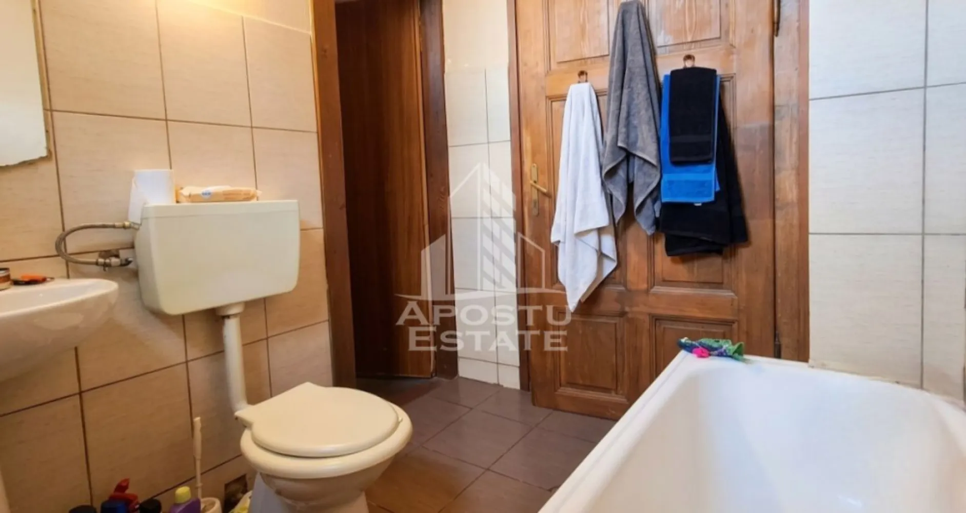 Apartament la casa, 3 camere Etaj 1