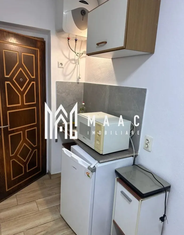 Apartament 1 Camera I Etaj 3 I Renovat I Central-Abatorului - Se vinde o garsonieră de 24 mp, situată în zona Abatorului, complet mobilată și utilată, ideală pentru locuire personală sau investiție. 
Proprietatea este disponibilă imediat, iar un avantaj major este faptul că este actualmente închiriată și poate fi preluată cu chiriași, oferind venit garantat încă din prima zi.

Caracteristici principale:
Suprafață: 24 mp
Tip: Garsonieră
Complet mobilată și utilată
Disponibilă imediat
Situată în zona Abatorului
Se poate prelua cu chiriași
Detalii interioare:

Cameră principală mobilată complet
Bucătărie utilată cu electrocasnice în stare bună
Baie modernă
Spațiu organizat eficient, ideal pentru o persoană sau un cuplu
Garsonieră întreținută, gata pentru mutare

Avantaje:
Investiție sigură, cu chiriași stabili
Poziționare bună, cu acces rapid la magazine, stații de autobuz, zone comerciale
Fără investiții suplimentare – totul este deja amenajat

Pentru informati si vizionari: ID: CP2826038
