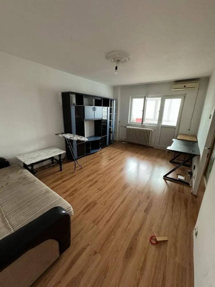 BRASADAS vinde ap 2 cam 57mp et 10/10 Gorjului. - Agenția BRASADAS vinde apartament DECOMANDAT cu 2 cam situat langa Metrou Gorjului la etajul 10/10.
Blocul nu este izolat termic, Construit in 1983
In bloc au fost inlocuite absolut toate conductele de apa, canal, caldura, gaz.
Liftul este si el reinoit complet
Terasa blocului este refacuta si nu au fost niciodata probleme
Apa are presiune iar incalzirea este la pausal.
Ap are balconul inchis cu termopan
Apometrele si contorul de lumina sunt noi
Ap are cadastru si intabulare
Pentru mai multe oferte accesați www.brasadas.com.