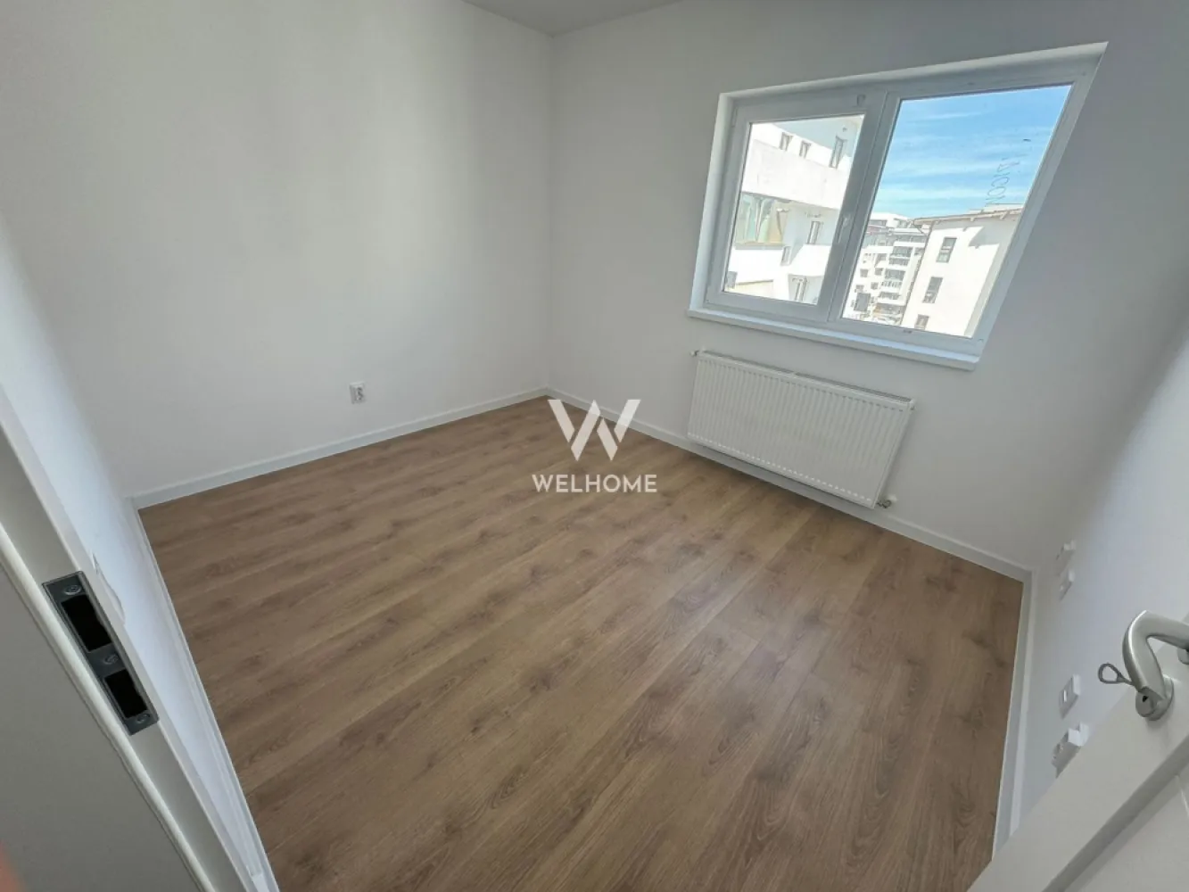 Apartament 3 camere,2bai, LA CHEIE,Sibiu - Apartament 3 camere, bloc cu lift, str. Doamna Stanca, Sibiu - Comision 0%

- Localizat in zona Kaufland, Mall

- Suprafata utila: 67 mp
Compartimentare: 2 dormitoare, living cu bucatarie open space, 2 bai, hol
- Balcon - 8.7 mp 
Bloc NOU cu lift, ultimul apartament disponibil la etajul 6 

Predare:
INTERIOR LA CHEIE: centrala termica cu calorifere, geamuri termopan, pereti vipsiti cu lavabila, parchet, instalatii electrice, termice, sanitare si contoare, interfon, usa metalica de intrare, gresie, faianta
EXTERIOR se preda LA CHEIE, la fel si casa scarii.
1 loc de parcare inclus in pret 
Aproape de centrele comerciale, scoli, gradinite, clinici, transport in comun.

Mai avem si alte variante, la etaje intermediare, cu 3 si 4 camere, ready to move , programeaza o vizionare!

Pret: 125.800 Euro La Cheie , tva inclus COMISION
Detalii si vizionari : 0752.088.381- Roxana