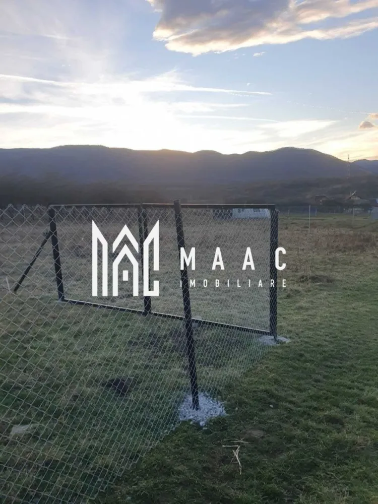 Teren Intravilan | 467Mp | Zona Cisnădie - MAAC Imobiliare vă propune spre vânzare un teren intravilan situat într-o zonă excelentă din Cisnădie. O oportunitate ideală pentru construirea casei mult dorite sau pentru investiție.

Detalii teren

Suprafață totală: 467 mp

Cota parte la drum privat inclusă

Deschidere: 18,67 m

Adâncime: 25 m

Regim: intravilan

Terenul se află într-o zonă liniștită, cu acces facil, oferind intimitate și potențial excelent pentru dezvoltare rezidențială.

Pentru mai multe detalii sau pentru a programa o vizionare, vă rugăm să ne contactați, specificând ID:CP2825782