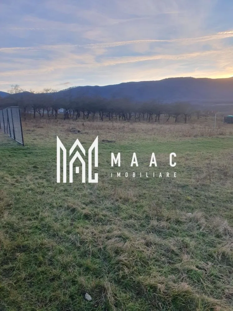 Teren Intravilan | 467Mp | Zona Cisnădie - MAAC Imobiliare vă propune spre vânzare un teren intravilan situat într-o zonă excelentă din Cisnădie. O oportunitate ideală pentru construirea casei mult dorite sau pentru investiție.

Detalii teren

Suprafață totală: 467 mp

Cota parte la drum privat inclusă

Deschidere: 18,67 m

Adâncime: 25 m

Regim: intravilan

Terenul se află într-o zonă liniștită, cu acces facil, oferind intimitate și potențial excelent pentru dezvoltare rezidențială.

Pentru mai multe detalii sau pentru a programa o vizionare, vă rugăm să ne contactați, specificând ID:CP2825782