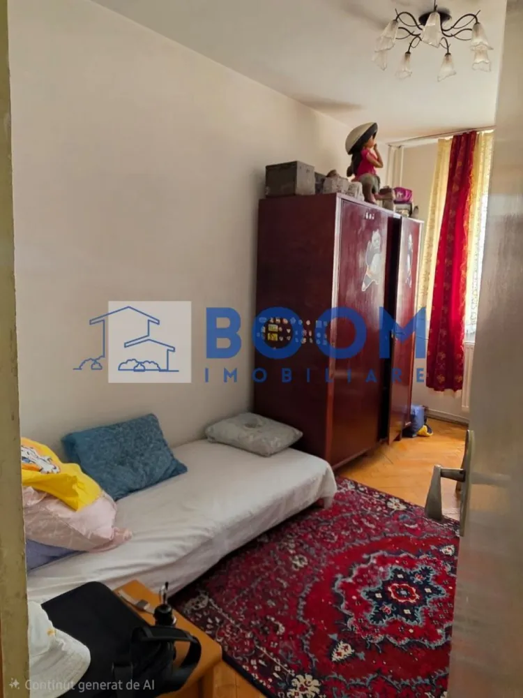 Apartament 3 camere | 2 balcoane | Zona Tic Tac - BOOM Imobiliare vă propune spre vânzare un apartament cu 3 camere decomandat, situat în zona Tic-Tac.

Apartamentul este situat la etajul 7 și dispune de o compartimentare decomandată, oferind un spațiu generos și bine organizat. Proprietatea beneficiază de instalația electrică schimbată integral, un avantaj important pentru viitorii proprietari.

Locuința are două balcoane, dintre care unul este închis, iar datorită compartimentării și amplasării reprezintă o alegere potrivită atât pentru locuit, cât și pentru investiție. Apartamentul necesită renovare, oferind posibilitatea amenajării după propriul stil și preferințe.

Zona Tic-Tac este una apreciată, cu acces rapid către magazine, școli, grădinițe, mijloace de transport și toate facilitățile necesare unui trai confortabil.

Pentru mai multe informații sau pentru programarea unei vizionări, echipa BOOM Imobiliare vă stă la dispoziție.CP3212246