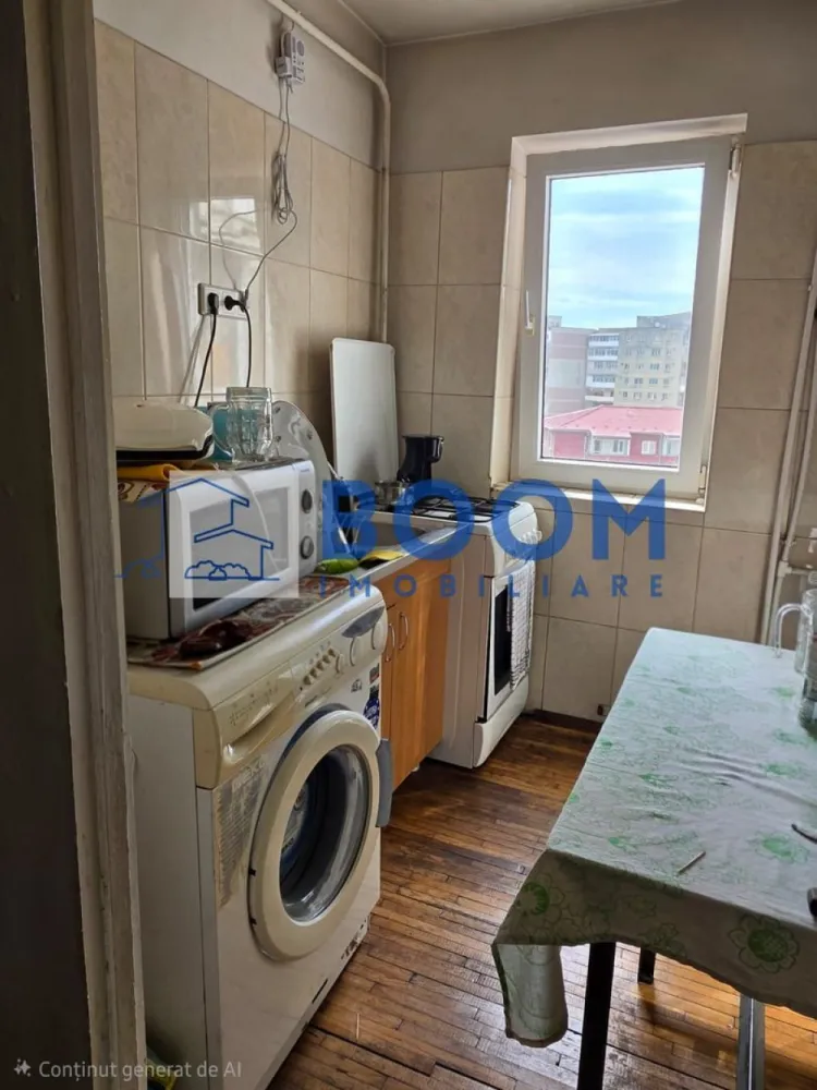 Apartament 3 camere | 2 balcoane | Zona Tic Tac - BOOM Imobiliare vă propune spre vânzare un apartament cu 3 camere decomandat, situat în zona Tic-Tac.

Apartamentul este situat la etajul 7 și dispune de o compartimentare decomandată, oferind un spațiu generos și bine organizat. Proprietatea beneficiază de instalația electrică schimbată integral, un avantaj important pentru viitorii proprietari.

Locuința are două balcoane, dintre care unul este închis, iar datorită compartimentării și amplasării reprezintă o alegere potrivită atât pentru locuit, cât și pentru investiție. Apartamentul necesită renovare, oferind posibilitatea amenajării după propriul stil și preferințe.

Zona Tic-Tac este una apreciată, cu acces rapid către magazine, școli, grădinițe, mijloace de transport și toate facilitățile necesare unui trai confortabil.

Pentru mai multe informații sau pentru programarea unei vizionări, echipa BOOM Imobiliare vă stă la dispoziție.CP3212246