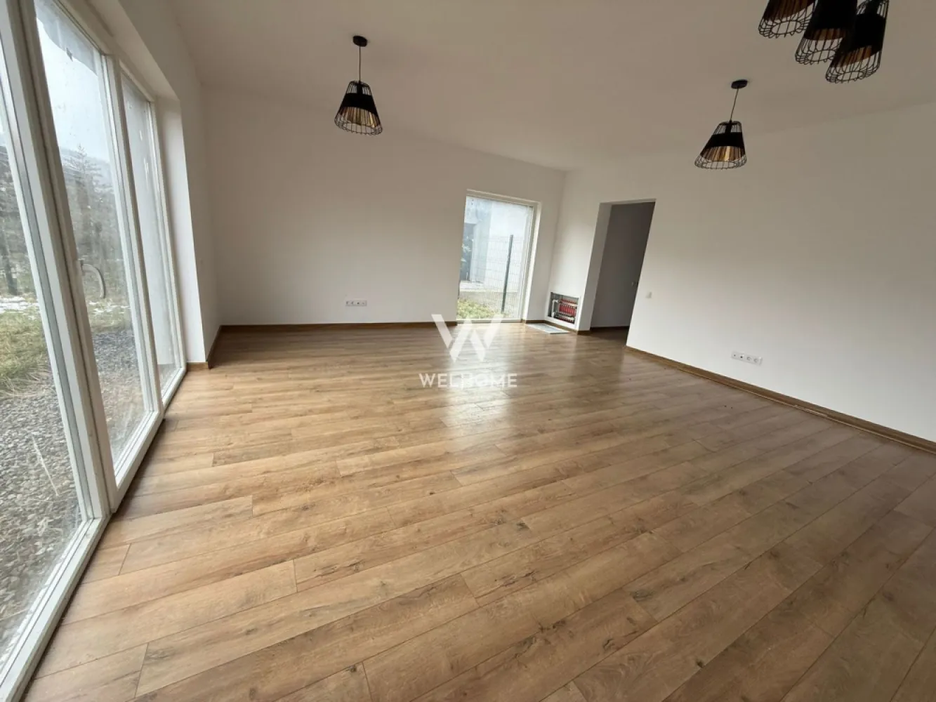 Casa Noua pe Parter - LA CHEIE - Sibiu, Talmaciu - Casa de tip duplex, ansamblu rezidential, case noi, zona in dezvoltare - Talmaciu, Sibiu

- Proiect nou, realizat doar pe plan parter, pentru cei care doresc acest tip de confort
- Casele sunt localizate in zona Campul Cibinului, cu acces din DN1 si autostrada
- Teren alocat unei case - 235 mp, deschiderea la strada fiind 10 m
- Casa are 67 mp utili si cuprinde: hol, debara, living cu bucatarie, 2 dormitoare si 2 bai
- Curtea ofera spatiu pentru 2 autoturisme, in partea din fata, zona din spate fiind dedicata relaxarii
- Casa se preda imediat, Finisata LA CHEIE racorduri utilitati si instalatii electrice, inclusiv trifazic, usa intrare, ferestre termopan, incalzire in pardoseala. 
-Pompa de caldura/centrala pe curent nu este inclusa in pret.
- Exterior finisat " la cheie" - izolatie de 10 si tencuiala decorativa, acoperis tigla, curtea partial pavata si imprejmuita 
Spune " ACASA" noului tau camin, alegand una dintre casele disponibile!

PRET VANZARE: 125000 Euro.

Cele mai noi locuinte le gasesti pe welhome.ro