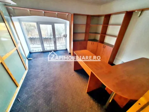 Spatiu comercial 290 mp utili.2 băi, 1 birou, zona Centrală