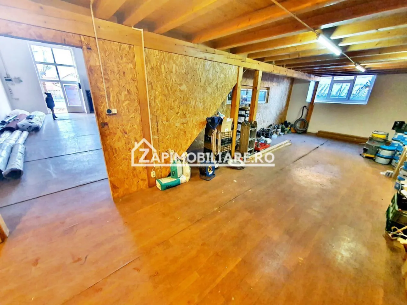 Spatiu comercial 290 mp utili.2 băi, 1 birou, zona Centrală