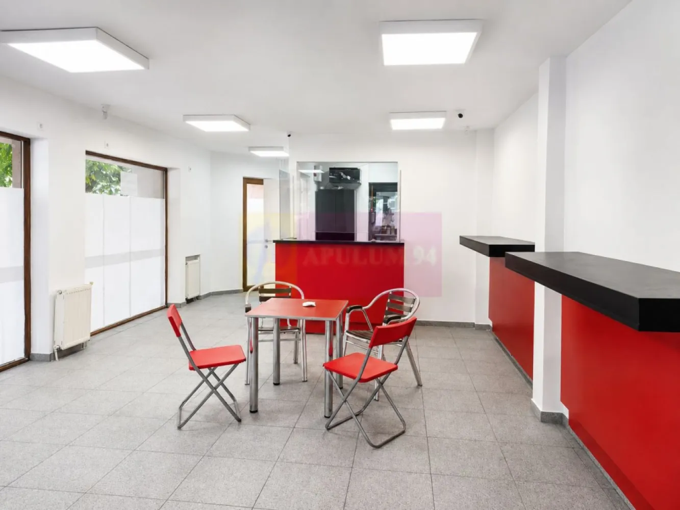 Spațiu comercial 59 mp + terasă exterioară 35 mp, Focsani, central - Spațiu comercial de 59 mp, situat la parterul Bloc 1, str. Mareșal I. Antonescu (colț cu str. Al. Vlahuța), Focșani. Beneficiază de terasă exterioară dalată de 35 mp, ideală pentru extindere pe timp de vară.
Fost punct de lucru Casa Pariurilor, locație cu vad deja creat, vizibilitate stradală din două direcții.
- Toate utilitatile, 1 grup sanitar, sistem alarma, supraveghere video.
- incapere 47 mp + incapere 12 mp + terasa.
Se cauta chiriaș cu activitate stabilă, interesat de colaborare pe termen lung.
Chirie: 1.000 €/lună. Garanție: 1 lună chirie. Comision 0 chirias.
Tel: 0733683453