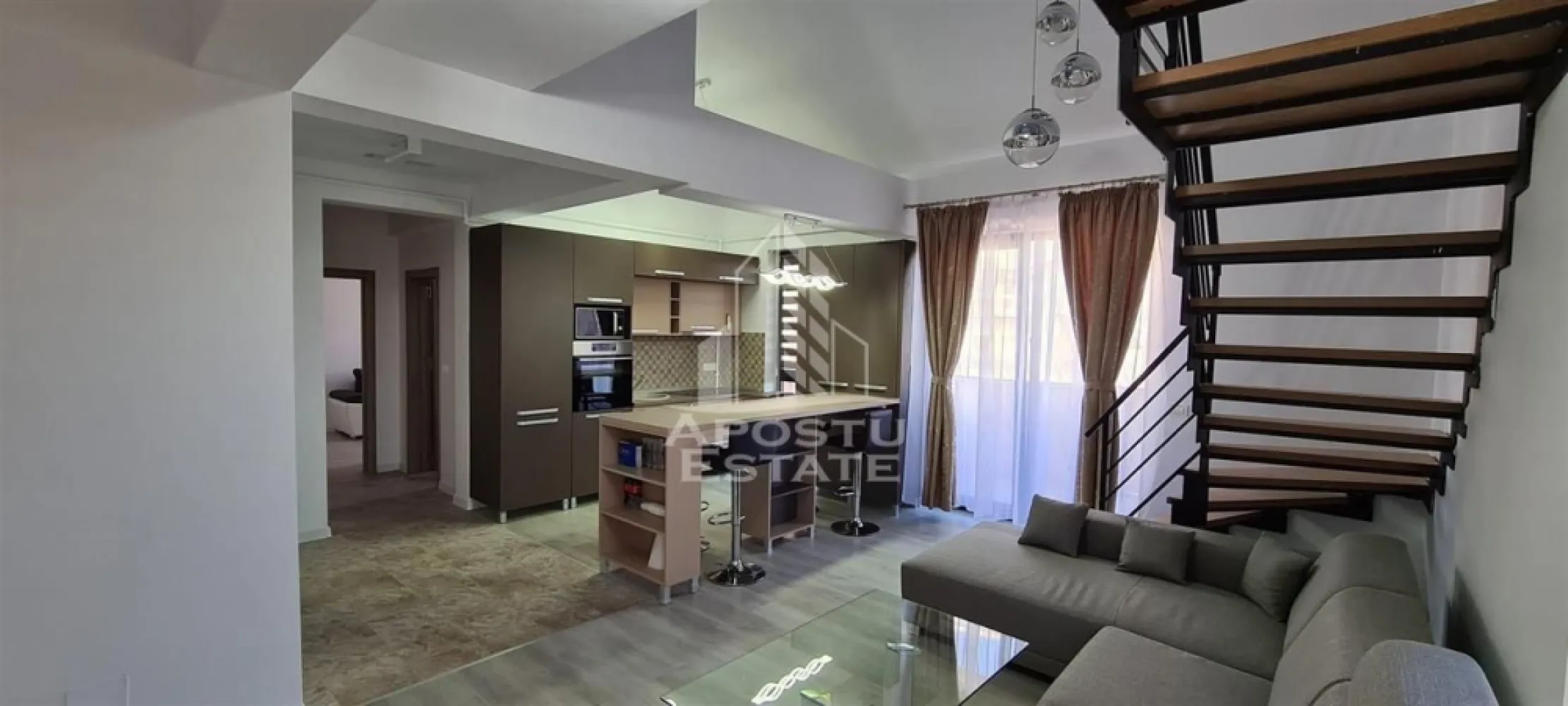 Apartament cu 3 camere,de inchiriat, Giroc,Timisoara - Agentia imobiliara APOSTU ESTATE va propune spre inchiriere un apartament cu 3 camere, confort 1, open space, situat la etajul 3/3 in localitatea Giroc.

Imobilul se intinde pe o suprafata utila de 110mp si este compartimentat astfel:
- hol de acces
- living luminos si spatios
- 2 dormitoare complet mobilate
- bucatarie complet mobilata si utilata
- 2 bai
- balcon

Confortul termic se realizeaza prin intermediul centralei termice pe gaz

Vecinatati:
- Mega Image Lidl Penny
- Poligon MAG Tehnica
- Sinsay Pepco
- Mijloace de transport in comun

Animalele de companie nu sunt acceptate de catre proprietar!
Preț;520 euro

Va asteptam cu drag la o vizionare!
ID intern: CP3212558!