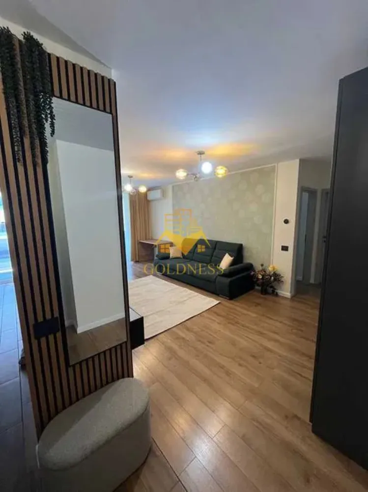 2 camere semidecomandate, Premium, Parcare, Elite City, Iris, Lidl - GOLDNESS Imobiliare vă propune spre închiriere un apartament cu 2 camere complet mobilat și utilat, la etajul 3 într-un imobil de 7 etaje, în Cartierul Iris.
Dispune de loc de parcare subterana!
Se află în apropierea stațiilor de transport în comun, magazine, restaurante, spații verzi, farmacii, etc. 

Apartamentul este compartimentat astfel:
 - dormitor cu pat matrimonial, noptiere
 - living cu canapea extensibila, dressing, comoda tv, televizor, aer conditionat, loc de servit masa
 - bucatarie complet utilată și mobilată, loc de servit masa 
 - baie cu dus walk-in, calorifer port prosop și dulap generos pentru depozitare.
 - terasa de 13 mp.

Imobilul este dotat cu toate cele necesare- centrală proprie, frigider, aragaz, hotă, mașină de spălat haine cu uscator, masina de spalat vase, aer conditionat, etc. 

Dacă sunteți interesați de acest apartament și doriți să îl vizionați, dar și pentru alte oferte nu ezitați să ne contactați telefonic sau prin e-mail. Vă stăm la dispoziție!
Pentru intermediere se percepe un comision de 50% din prețul chiriei!