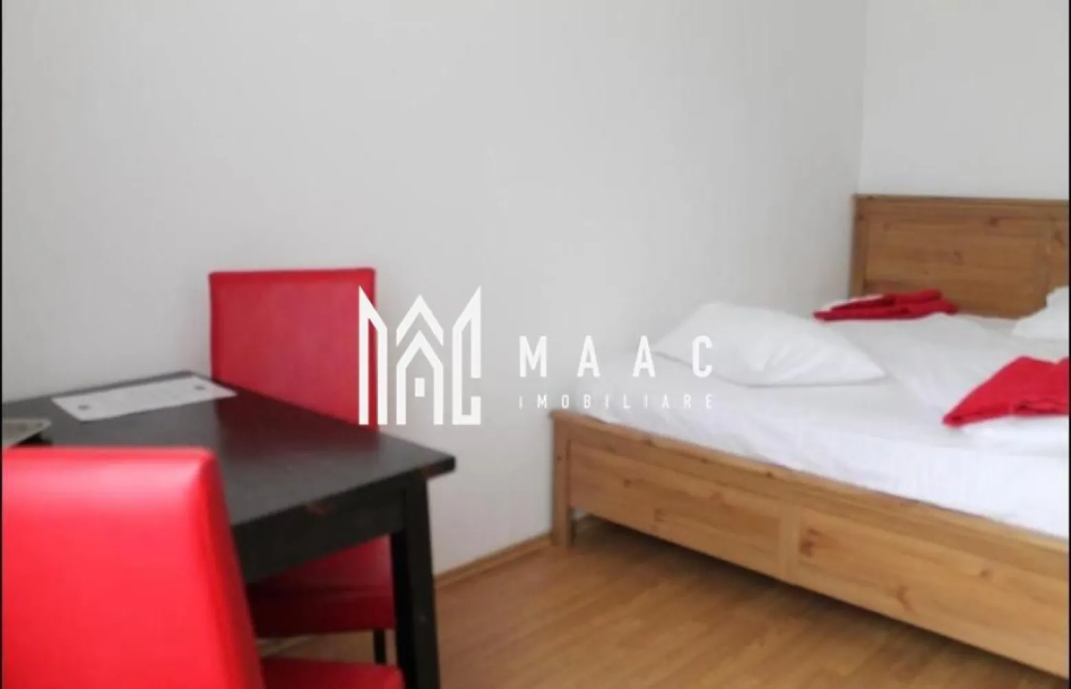 Casă spațioasă | 250 mp utili | 8 camere | Curte cu filigorie - MAAC Imobiliare vă propune spre vânzare o proprietate generoasă, ideală atât pentru locuință, cât și pentru activități precum pensiune, închiriere sau alte investiții, situată în Sibiu.

Caracteristici principale
 • Suprafață utilă: 250 mp
 • 8 camere, fiecare cu baie proprie
 • bucătărie
 • compartimentare practică, ideală pentru multiple utilizări

Teren și exterior
 • teren în suprafață de 272 mp
 • curte proprie
 • filigorie – perfectă pentru relaxare

Avantaje
 • potrivită pentru locuință multifamilială
 • ideală pentru pensiune sau investiție
 • spații generoase și bine organizate
 • curte amenajată pentru petrecerea timpului liber

Această proprietate oferă flexibilitate și potențial ridicat, fiind o alegere excelentă pentru cei care caută o investiție sigură.

 Pentru mai multe detalii sau pentru programarea unei vizionări, vă rugăm să ne contactați și să menționați ID-ul proprietății: CP2889903