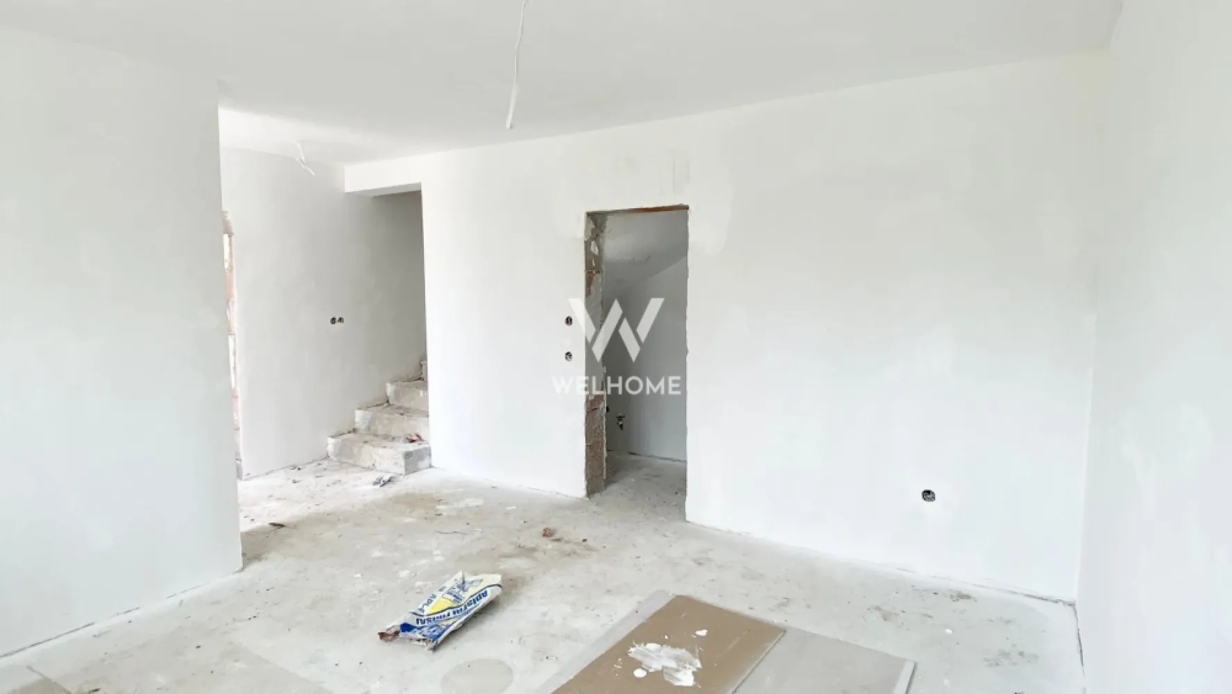 Casa de vanzare in Arhitectilor Sibiu - *Acest anunt nu v-a contine descriere/poveste plictisitoare cu mult text inutil. 

Casa tip quadruplex in stil mediteranian cu 4 camere si o suprafata utila de 110mp.
Curte libera de 70mp.
Zona strazii Hernieta Delavrancea, cartierul Arhitectilor.

Prim pret, direct de la constructor: 182 000euro TVA inclus.
Detalii la: 0745 99 55 37