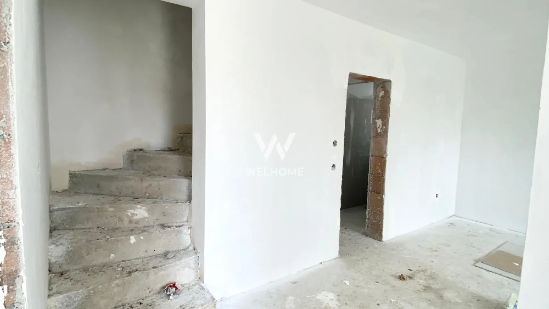 Casa de vanzare in Arhitectilor Sibiu - *Acest anunt nu v-a contine descriere/poveste plictisitoare cu mult text inutil. 

Casa tip quadruplex in stil mediteranian cu 4 camere si o suprafata utila de 110mp.
Curte libera de 70mp.
Zona strazii Hernieta Delavrancea, cartierul Arhitectilor.

Prim pret, direct de la constructor: 182 000euro TVA inclus.
Detalii la: 0745 99 55 37