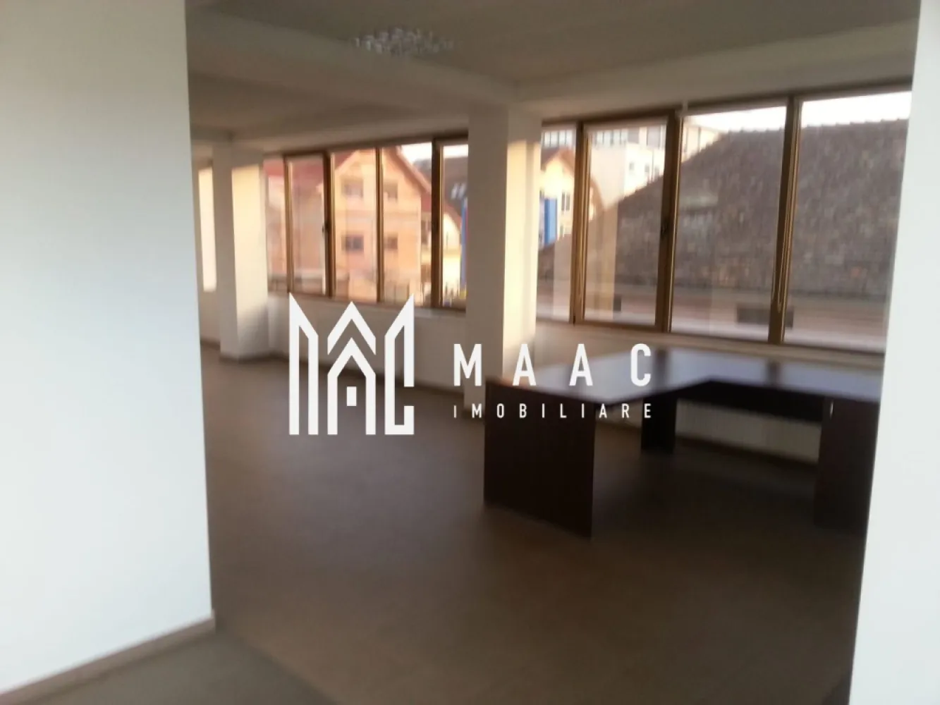 Spațiu Comercial | 60 mp | Calea Dumbrăvii - MAAC Imobiliare vă propune spre închiriere un spațiu comercial situat la etajul 1, pe Calea Dumbrăvii – una dintre cele mai circulate și apreciate zone ale orașului.

Localizare: Calea Dumbrăvii, etaj 1

 Suprafață utilă: 60mp

 Spațiul se închiriază fără biroul de 9,57 mp și fără toaleta de 2,79 mp.

 Garanție: 2 luni de chirie

Spațiul este ideal pentru activități comerciale, birouri, showroom-uri sau cabinete, beneficiind de vizibilitate excelentă și acces facil. Zona este intens circulată, cu numeroase puncte de interes în apropiere, ceea ce garantează un flux constant de potențiali clienți.

Pentru mai multe informații sau pentru programarea unei vizionări, vă rugăm să ne contactați specificând ID:CP2825351