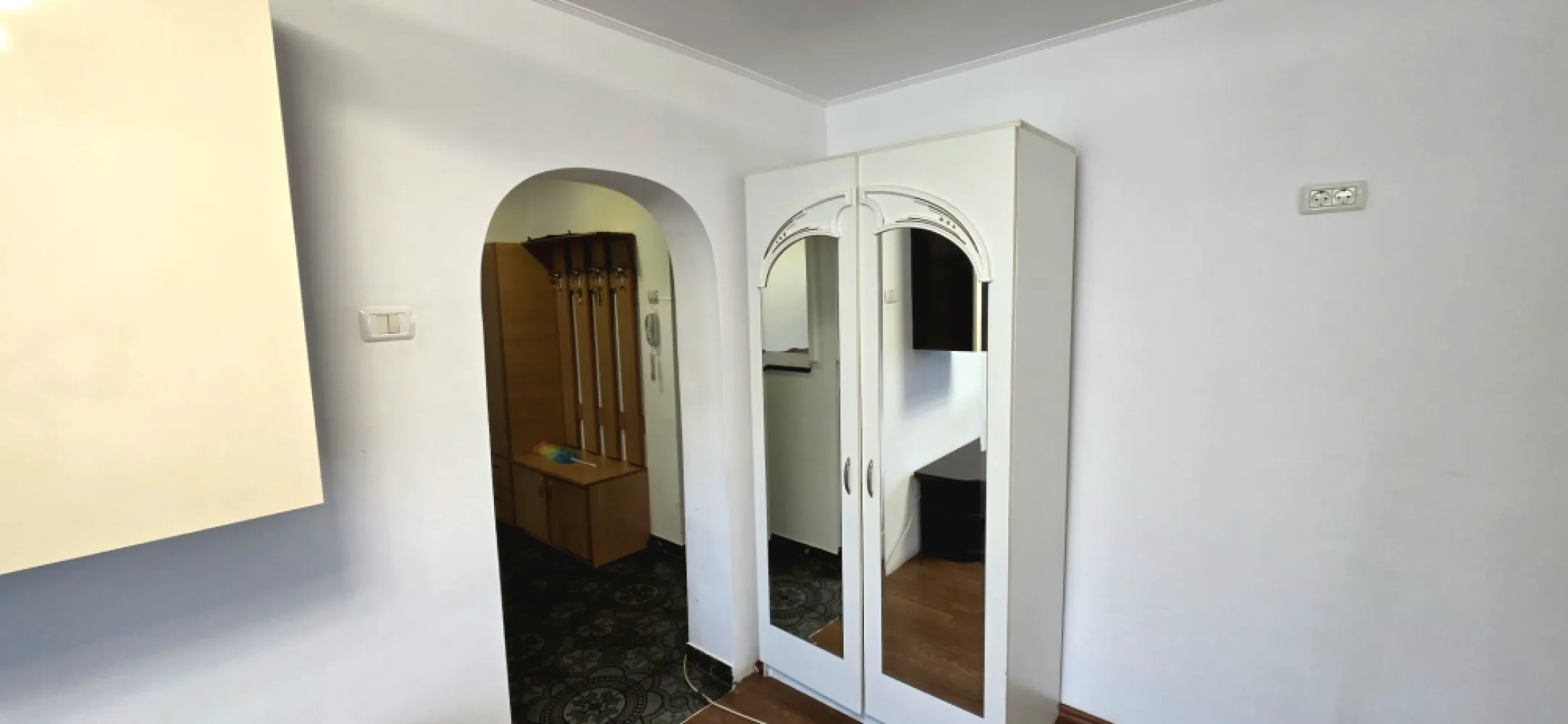 Apartament 3 camere de vânzare Crângași 75 mp bloc 1982