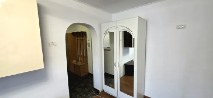 Apartament 3 camere de vânzare Crângași 75 mp bloc 1982