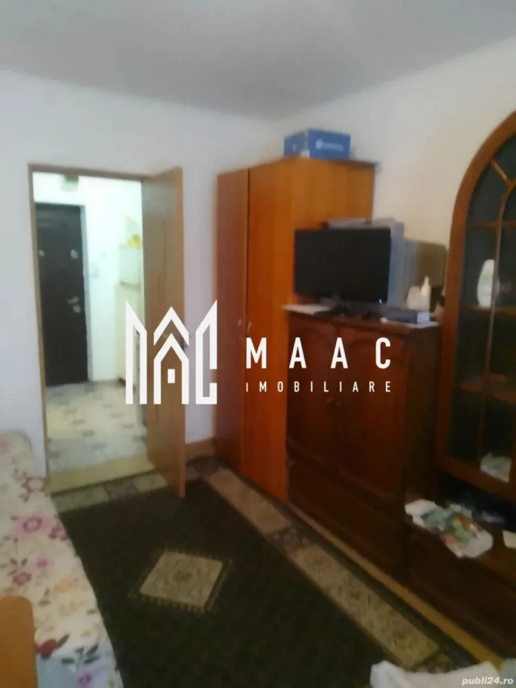 Garsonieră Traian | etaj 2 | - MAAC IMOBILIARE vă propune spre vânzare o garsonieră cochetă, situată în zona Traian, Râmnicu Vâlcea. Locuința este amplasată la etajul 2 al unui bloc stradal și are o suprafață utilă de 22 mp, fiind o alegere excelentă atât pentru locuit, cât și pentru investiție. Garsoniera beneficiază de o poziționare foarte bună, într-o zonă bine dezvoltată, cu acces facil către toate punctele de interes: magazine, școli, grădinițe și unități medicale. Amplasarea stradală oferă acces rapid la mijloace de transport și la principalele artere ale orașului. Datorită compartimentării eficiente, spațiul este ușor de amenajat în funcție de preferințele viitorului proprietar. Avantaje principale: -etaj intermediar (etaj 2) -bloc stradal, acces facil -zonă cu multiple facilități (magazine, școală, grădiniță, spital) -ideală pentru investiție sau locuință personală -suprafață ușor de întreținut Această proprietate reprezintă o oportunitate excelentă pentru cei care își doresc un spațiu accesibil, bine poziționat, într-o zonă căutată a orașului. Pentru mai multe detalii sau programarea unei vizionări, echipa MAAC IMOBILIARE vă stă la dispoziție. MAAC IMOBILIARE – alegerea potrivită pentru tine! CP2985250