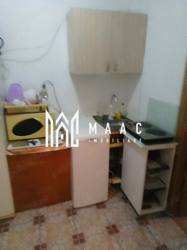 Garsonieră Traian | etaj 2 | - MAAC IMOBILIARE vă propune spre vânzare o garsonieră cochetă, situată în zona Traian, Râmnicu Vâlcea. Locuința este amplasată la etajul 2 al unui bloc stradal și are o suprafață utilă de 22 mp, fiind o alegere excelentă atât pentru locuit, cât și pentru investiție. Garsoniera beneficiază de o poziționare foarte bună, într-o zonă bine dezvoltată, cu acces facil către toate punctele de interes: magazine, școli, grădinițe și unități medicale. Amplasarea stradală oferă acces rapid la mijloace de transport și la principalele artere ale orașului. Datorită compartimentării eficiente, spațiul este ușor de amenajat în funcție de preferințele viitorului proprietar. Avantaje principale: -etaj intermediar (etaj 2) -bloc stradal, acces facil -zonă cu multiple facilități (magazine, școală, grădiniță, spital) -ideală pentru investiție sau locuință personală -suprafață ușor de întreținut Această proprietate reprezintă o oportunitate excelentă pentru cei care își doresc un spațiu accesibil, bine poziționat, într-o zonă căutată a orașului. Pentru mai multe detalii sau programarea unei vizionări, echipa MAAC IMOBILIARE vă stă la dispoziție. MAAC IMOBILIARE – alegerea potrivită pentru tine! CP2985250