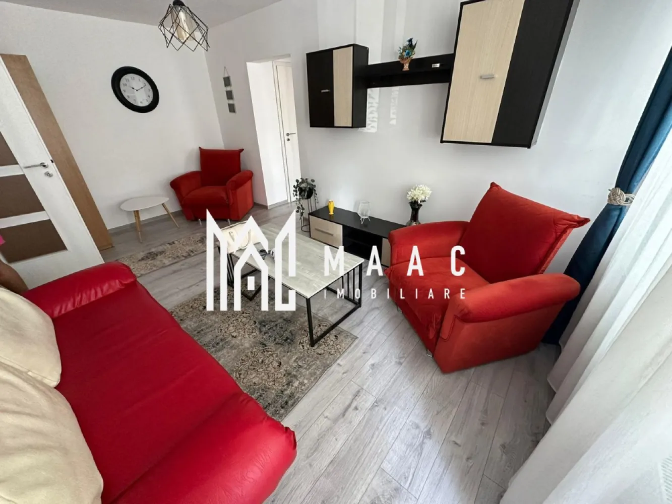 Apartament 2 camere | Parter | Balcon | 54 MPU | Mihai Viteazu - MAAC Imobiliare vă propune spre închiriere un apartament cochet cu 2 camere, situat în zona Bulevardului Mihai Viteazu din Sibiu.
Detalii apartament
2 camere
Compartimentare:
dormitor
sufragerie
bucătărie separată
baie
Etaj: parter
Dotări și avantaje
Complet mobilat și utilat
Spațiu bine compartimentat
Potrivit pentru o persoană sau cuplu
Gata de locuit imediat
Avantaje locație
Situat în zona Mihai Viteazu
Acces rapid către magazine, supermarketuri și transport public
Aproape de puncte de interes din oraș

Pentru mai multe informații sau pentru a programa o vizionare specificati ID: CP2985157
