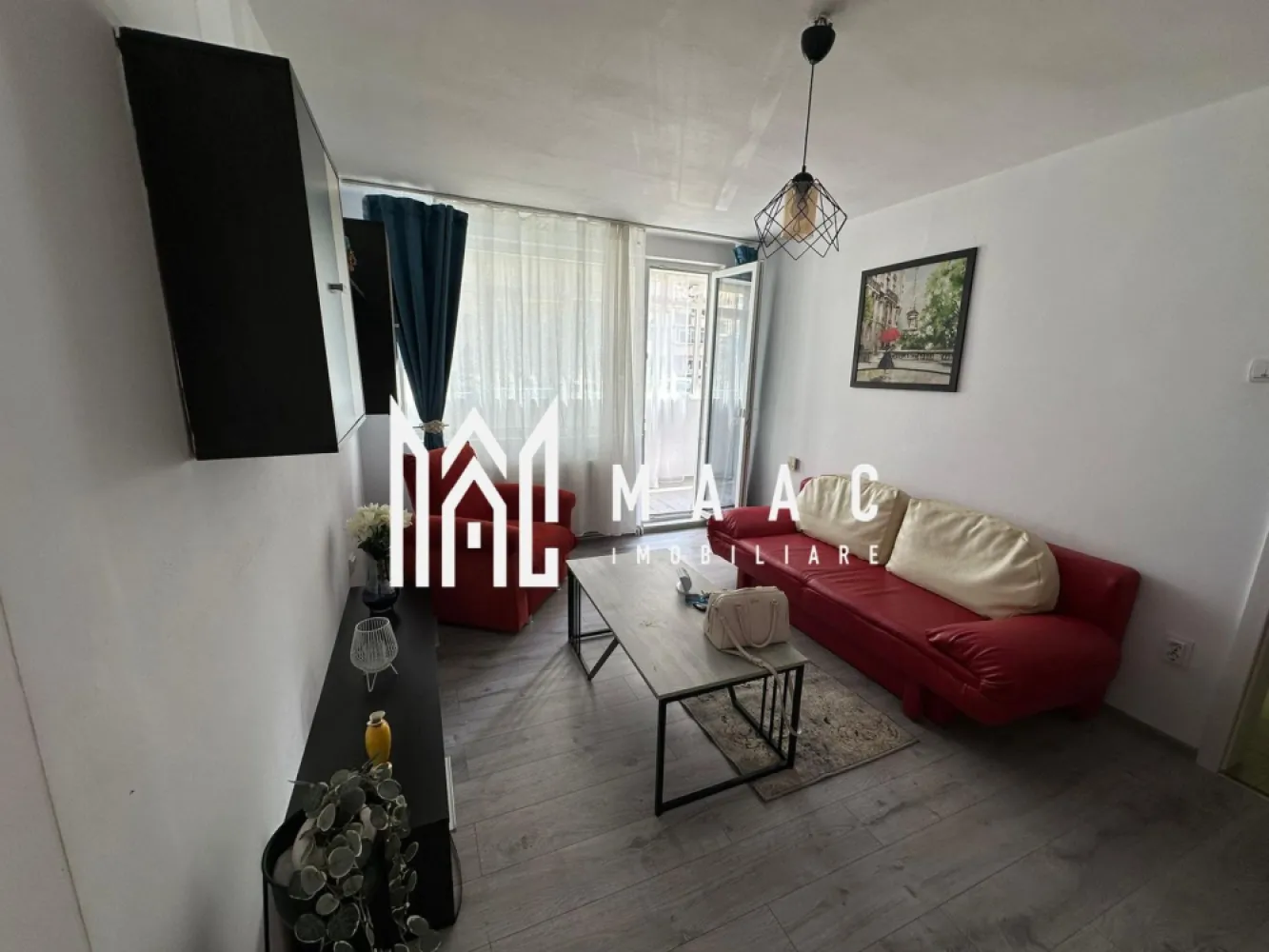 Apartament 2 camere | Parter | Balcon | 54 MPU | Mihai Viteazu - MAAC Imobiliare vă propune spre închiriere un apartament cochet cu 2 camere, situat în zona Bulevardului Mihai Viteazu din Sibiu.
Detalii apartament
2 camere
Compartimentare:
dormitor
sufragerie
bucătărie separată
baie
Etaj: parter
Dotări și avantaje
Complet mobilat și utilat
Spațiu bine compartimentat
Potrivit pentru o persoană sau cuplu
Gata de locuit imediat
Avantaje locație
Situat în zona Mihai Viteazu
Acces rapid către magazine, supermarketuri și transport public
Aproape de puncte de interes din oraș

Pentru mai multe informații sau pentru a programa o vizionare specificati ID: CP2985157