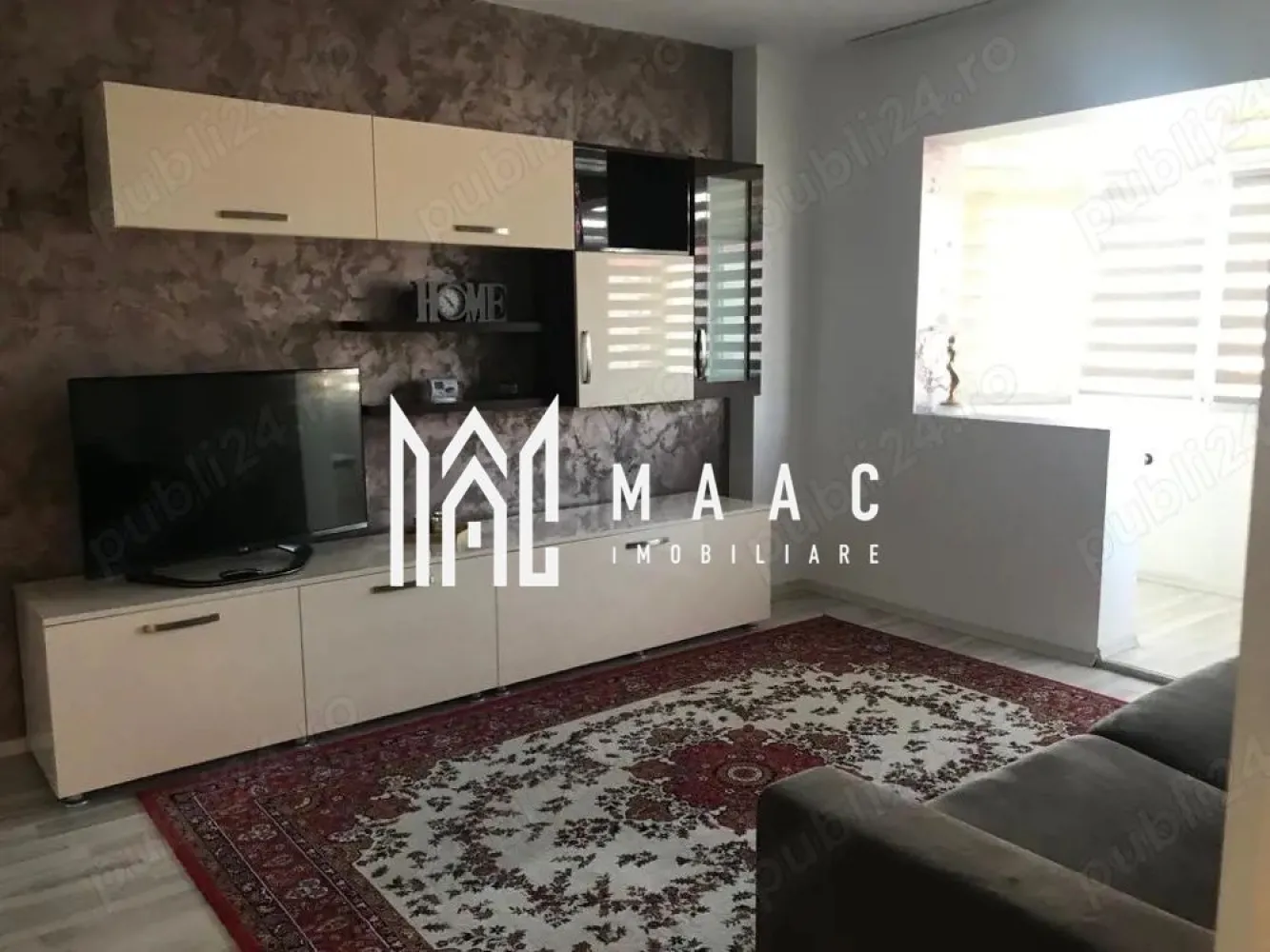 Apartament 2 camere | Balcon | Lift | 58 MPU | Mihai Viteazu - Apartament 2 camere de închiriat Sibiu – 58 mp – decomandat – etaj 7 – zona Mihai Viteazu

MAAC Imobiliare vă propune spre închiriere un apartament cu 2 camere, complet decomandat, situat în zona Bulevardului Mihai Viteazu din Sibiu.

Zona este una dintre cele mai accesibile din oraș, cu transport public, magazine și centre comerciale în imediata apropiere.

Detalii apartament
Suprafață utilă: 58 mp
Compartimentare: decomandat (Confort 1)
Etaj: 7 (bloc dotat cu lift)
Spații generoase și bine delimitate
Dotări și avantaje
Complet mobilat și utilat
Aer condiționat
Bloc cu lift
Apartament luminos
Potrivit pentru locuire confortabilă pe termen lung
Avantaje locație
Situat pe Bulevardul Mihai Viteazu
Acces rapid către mijloace de transport în comun
Aproape de magazine, supermarketuri și mall-uri
Zonă foarte bine conectată la restul orașului

Pentru mai multe detalii și pentru programarea unei vizionări vă rugăm să menționați la telefon numărul: CP2985154