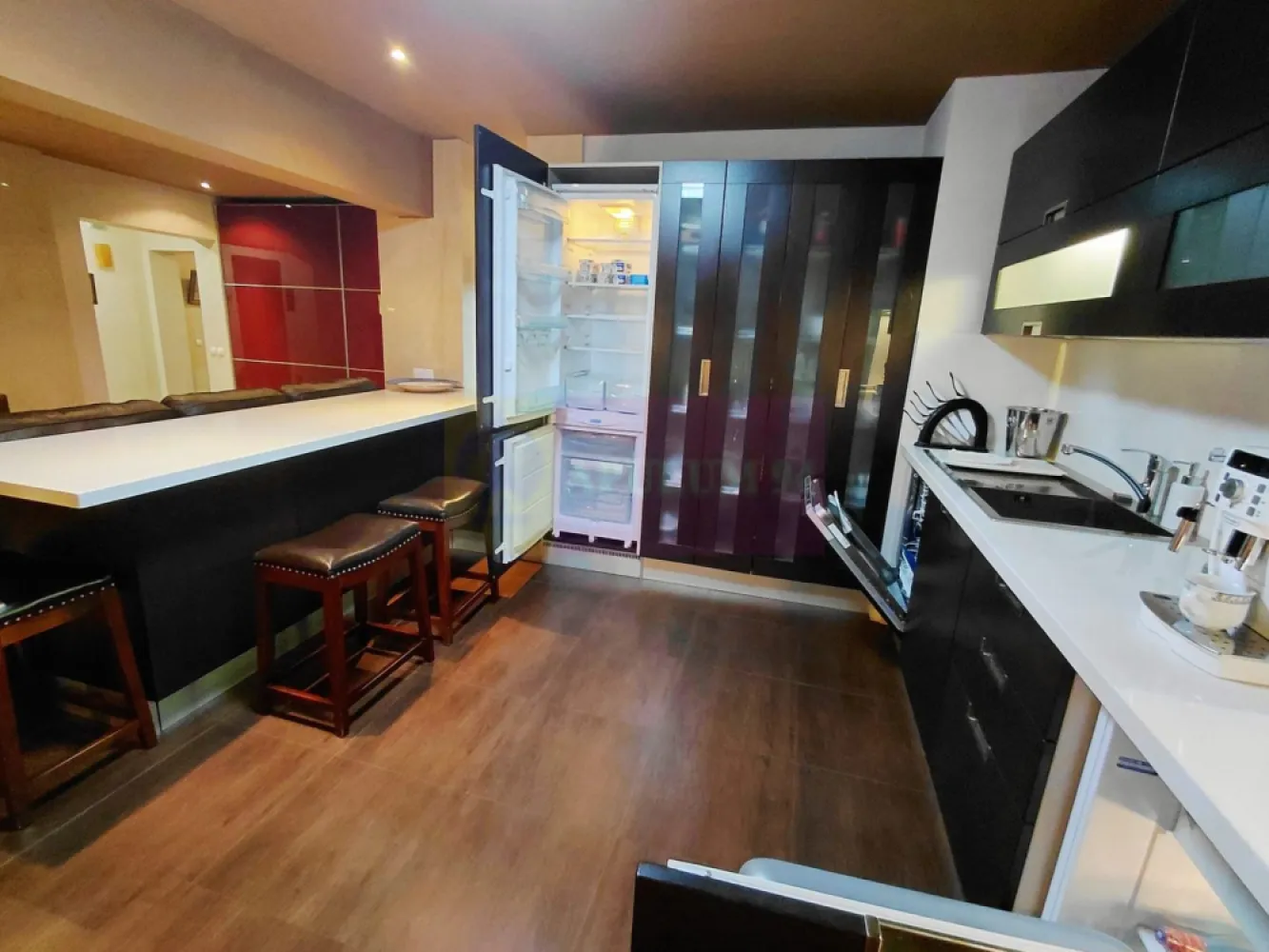 Apartament4 camere pe bd 13Septembrie stradal-Marriott, gresie VERSACE