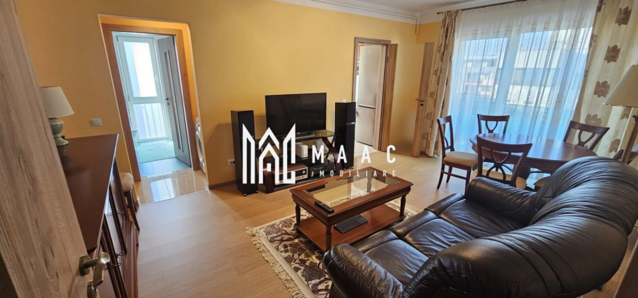 Apartament 3 camere | 66 MPU | Balcon | Arhitectilor - MAAC Imobiliare vă prezintă spre vânzare un apartament cu 3 camere, situat la etajul 2 din 3, în zona Cartierul Arhitecților.

Caracteristici:
Apartament semidecomandat, bine compartimentat.
Suprafață utilă de 66 mp.
Situat la etajul 2 din 3.
Imobil construit în anul 2016, din cărămidă.
Bloc izolat exterior.

Compartimentare:
Hol de acces.
Dormitor cu balcon.
Al doilea dormitor.
Living luminos, cu acces către balcon.
Bucătărie separată.
Spațiu de depozitare.
Baie cu geam de aerisire.

Dotări și finisaje:
Centrală termică proprie.
Încălzire prin calorifere.
Uși interioare moderne tip CPL.
Ușă metalică la intrare.
Podele finisate cu parchet și gresie.
Izolație termică exterioară.

Mobilare și utilare:
Apartamentul se vinde complet mobilat și utilat, conform fotografiilor.
Bucătăria este echipată cu electrocasnice, inclusiv cuptor cu microunde, aragaz cu cuptor electric și combină frigorifică.
Include mașină de spălat vase.
Mașină de spălat rufe cu uscător inclusă.

Avantaje proprietate:
Două balcoane, ideale pentru relaxare.
Spațiu bine organizat, potrivit pentru familie.
Locuință pregătită pentru mutare imediată.
Loc de parcare disponibil în fața imobilului.

Pentru mai multe detalii precizati telefonic ca ati vazut anuntul cu ID: CP2972902