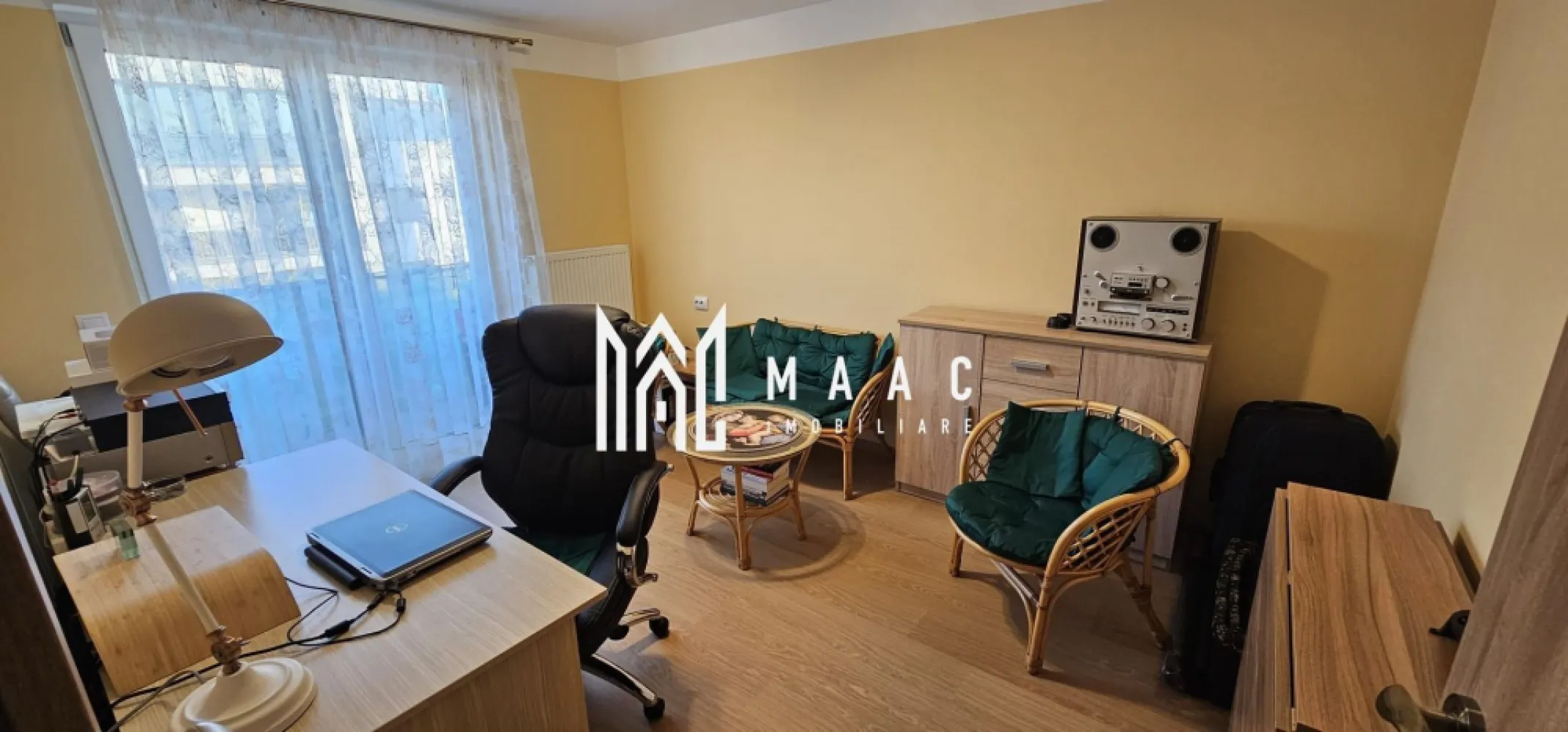 Apartament 3 camere | 66 MPU | Balcon | Arhitectilor - MAAC Imobiliare vă prezintă spre vânzare un apartament cu 3 camere, situat la etajul 2 din 3, în zona Cartierul Arhitecților.

Caracteristici:
Apartament semidecomandat, bine compartimentat.
Suprafață utilă de 66 mp.
Situat la etajul 2 din 3.
Imobil construit în anul 2016, din cărămidă.
Bloc izolat exterior.

Compartimentare:
Hol de acces.
Dormitor cu balcon.
Al doilea dormitor.
Living luminos, cu acces către balcon.
Bucătărie separată.
Spațiu de depozitare.
Baie cu geam de aerisire.

Dotări și finisaje:
Centrală termică proprie.
Încălzire prin calorifere.
Uși interioare moderne tip CPL.
Ușă metalică la intrare.
Podele finisate cu parchet și gresie.
Izolație termică exterioară.

Mobilare și utilare:
Apartamentul se vinde complet mobilat și utilat, conform fotografiilor.
Bucătăria este echipată cu electrocasnice, inclusiv cuptor cu microunde, aragaz cu cuptor electric și combină frigorifică.
Include mașină de spălat vase.
Mașină de spălat rufe cu uscător inclusă.

Avantaje proprietate:
Două balcoane, ideale pentru relaxare.
Spațiu bine organizat, potrivit pentru familie.
Locuință pregătită pentru mutare imediată.
Loc de parcare disponibil în fața imobilului.

Pentru mai multe detalii precizati telefonic ca ati vazut anuntul cu ID: CP2972902