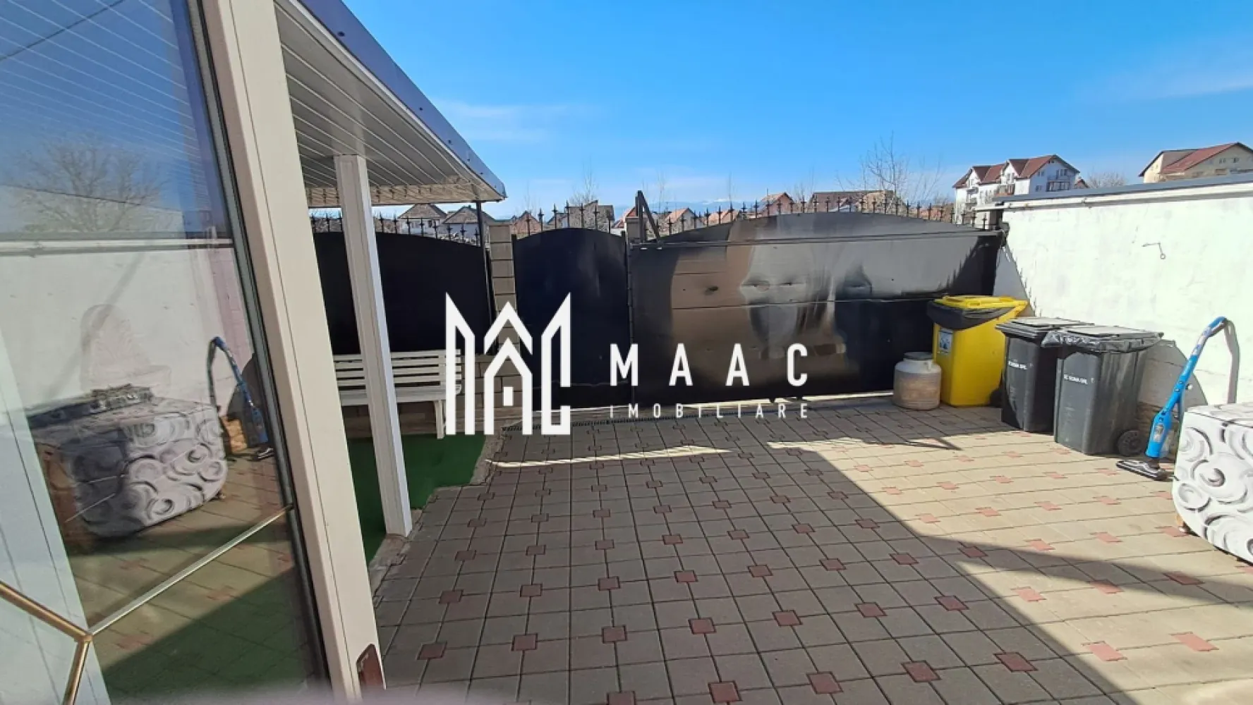 Casa 5 camere | 124MPU | Curte individuala | Terezian - MAAC Imobiliare vă propune spre vânzare o casă tip triplex, bine compartimentată, situată în zona Terezian.

Caracteristici:
Suprafață utilă 124 mp.
Construcție realizată în anul 2008.
Curte proprie de aproximativ 50 mp.
Locuință practică, bine organizată.

Compartimentare:
Living spațios.
Bucătărie separată, cu zonă de dining.
4 dormitoare.
2 băi.
Balcon.
Terasă amenajată, cu zonă de BBQ.

Dotări și beneficii:
Centrală termică proprie cu calorifere.
Șemineu, pentru un plus de confort și atmosferă.

Avantaje locație:
Aproape de centre comerciale precum Selgros Cash & Carry Sibiu și Kaufland Sibiu.
Acces facil către autostradă.
În apropiere se află școli, grădinițe și alte facilități.
Zonă rezidențială liniștită, cu trafic redus.

Pentru mai multe detalii precizati telefonic ca ati vazut anuntul cu ID: CP2971886