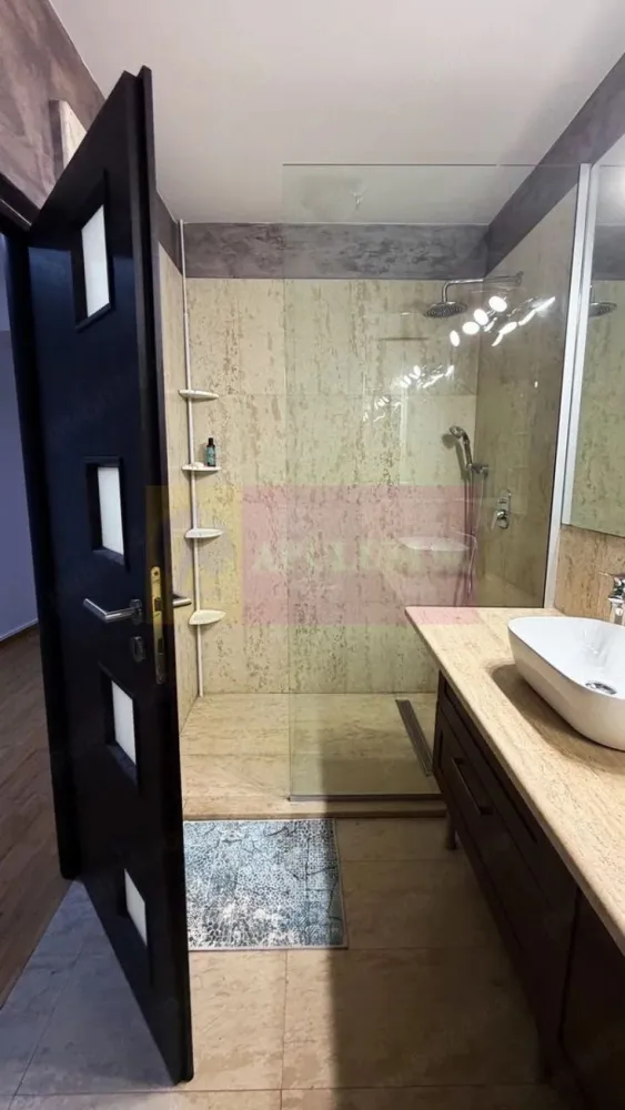 Vanzare apartament 2 camere Dristor-Mihai Bravu - Compania Imobiliara Apulum94 va propune pentru cumparare un apartament de 2 camere aflat in zona Dristor-Mihai Bravu la maxim 8 minute de ststie de metrou, la cateva minute de statie de tranvai: 1, 10, 23, sau autobuzele 123 si 135. Blocul a fost construit in 2008, are doar 4 etaje, iar acett apartament este la etajul 1. Apartamentul este cu bucatarie deschisa, este amenajat cu gresie, faianta, parchet, trmopan, usa metalica, centrala termica proprie, aer conditionat. Se vinde mobilat si utilat. Blocul are lift si rampa la intrare. In proximitate se gasesc magazine precum Kaufland, Jisk, ,DM, Deichman, Mall-Vitan