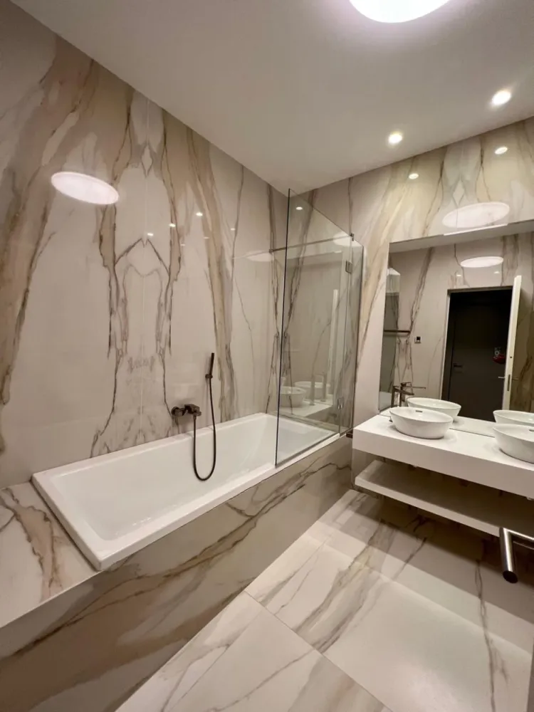 BRASADAS inchiriaza ap 2 cam 78 mp. etaj 5/5 ONE Floreasca. - Agentia Imobiliara BRASADAS inchiriaza apartament cu doua camere situat la etajul 5/5 in ansamblul rezidențial ONE din Floreasca. 
Apartamentul are garaj subteran si o terasa suprafata de 25 mp. cu vedere superba.
Www.brasadas.com.