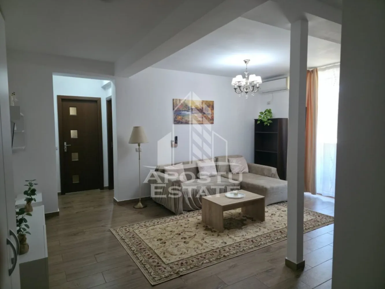 Apartament cu 2 camere de inchiriat, Dambovita,Timisoara - Agentia imobiliara APOSTU ESTATE va propune spre inchiriere un apartament cu 2 camere, spatios si luminos, situat in zona Dambovita, o zona linistita si bine pozitionata din Timisoara, potrivit pentru cupluri,familii, sau studenti care isi doresc o locuinta unde sa se simta confortabil si cu acces facil catre scoli, statii de autobuz, supermarketuri , magazine de zona, parcuri.

Suprafata utila: 50 mp
Compartimentare eficienta:
-Bucatarie complet mobilata si utilata, cu loc de luat masa
-Living luminos si spatios
-Dormitor mobilat si utilat
-Baie prevazuta cu cada

Confort si facilitati:
-Incalzirea apartamentului: centrala proprie
-Apartamentul este complet mobilat si utilat

Localizare:
-Timis,Timisoara, zona Dambovita – acces facil spre magazine, scoli, parcuri si mijloace de transport in comun.

Ideal pentru:
-Familii
-Cupluri
-Studenti

Disponibilitate: imediata
Pret chirie lunara: 390 euro ( usor negociabil)
Programeaza o vizionare pentru a-ti putea imagina viitorul aici!
ID intern: CP3213131