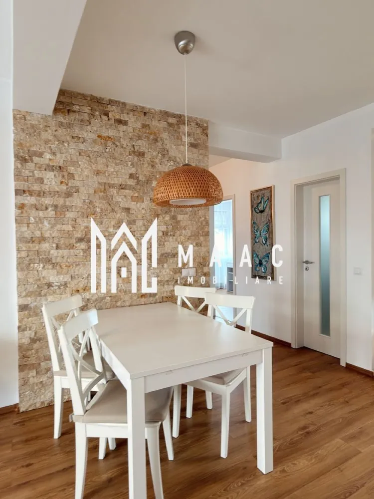 Apartament 3 camere | Terasa | 85 MPU | Loc de parcare | Șelimbăr - Apartament 3 camere de închiriat Șelimbăr – 2 băi – terasă 25 mp – parcare inclusă

MAAC Imobiliare vă propune spre închiriere un apartament cu 3 camere, situat în Șelimbăr, într-o zonă liniștită și accesibilă.
Locuința este complet mobilată și utilată, amenajată în condiții moderne, fiind pregătită pentru mutare imediată.

Detalii apartament

3 camere
2 băi
Terasă: 25 mp, însorită
Compartimentare practică și spațioasă
Dotări și avantaje
Mobilat complet
Utilat complet (electrocasnice incluse)
Loc de parcare inclus
Spațiu generos, potrivit pentru familie
Terasă mare, ideală pentru relaxare
Avantaje locație
Zonă liniștită din Șelimbăr
Acces rapid către Sibiu
Aproape de magazine și puncte de interes

Pentru mai multe detalii și pentru programarea unei vizionări vă rugăm să menționați la telefon numărul: CP2983265