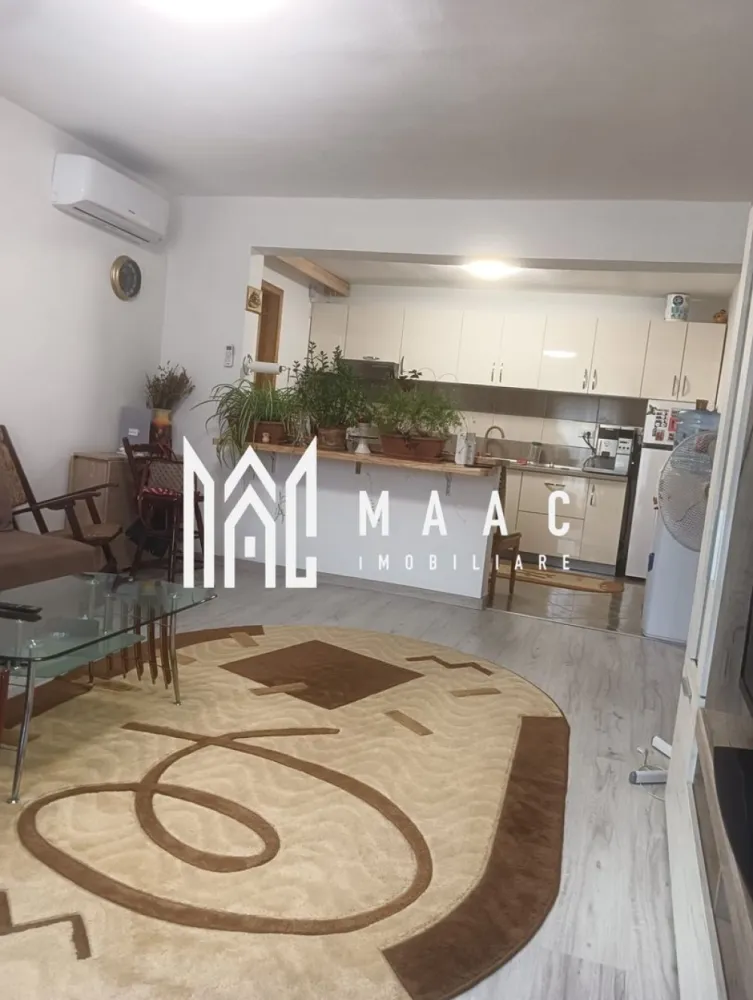 Casa de Vanzare | 3 camere | Centrala Gaz | Panouri Solare - MAAC Imobiliare vă propune spre vânzare o locuință modernă, complet mobilată și utilată, situată în centrul comunei Mihăești, sat Buleta, într-o zonă excelentă pentru cei care își doresc confort, liniște și acces rapid către punctele de interes ale localității. Proprietatea reprezintă o opțiune potrivită atât pentru locuință permanentă, cât și pentru investiție, datorită poziționării centrale și caracteristicilor funcționale.

Casa are o suprafață utilă de 120 mp și o suprafață construită de 140 mp, fiind realizată în anul 2022 cu materiale de calitate. Compartimentarea este practică și bine gândită, adaptată nevoilor unei familii care caută un spațiu modern, eficient și ușor de întreținut.

Proprietatea este compusă din:
-3 camere
-2 băi
-living spațios cu bucătărie open-space
-garaj inclus

Locuința se vinde complet mobilată și utilată, oferind posibilitatea mutării imediate, fără investiții suplimentare în amenajare. Dotările existente contribuie la un nivel ridicat de confort și eficiență, iar echipamentele moderne completează avantajele unei construcții recente.

Printre dotări și facilități se regăsesc:
-centrală termică pe gaz
-panouri solare
-aer condiționat
-sistem de supraveghere video
-mobilier și electrocasnice incluse

Casa beneficiază de toate utilitățile necesare pentru o locuire confortabilă:
-apă
-curent electric
-curent trifazic
-gaz
-fosă septică

Localizarea în centrul comunei Mihăești, sat Buleta, oferă acces facil către magazine, școală și alte puncte de interes, ceea ce face ca această proprietate să fie o alegere practică pentru familii, dar și pentru cei interesați de o investiție imobiliară într-o zonă bine conectată.

Pentru mai multe detalii și programarea unei vizionări, vă rugăm să contactați MAAC Imobiliare și să menționați la telefon numărul CP2986487.
