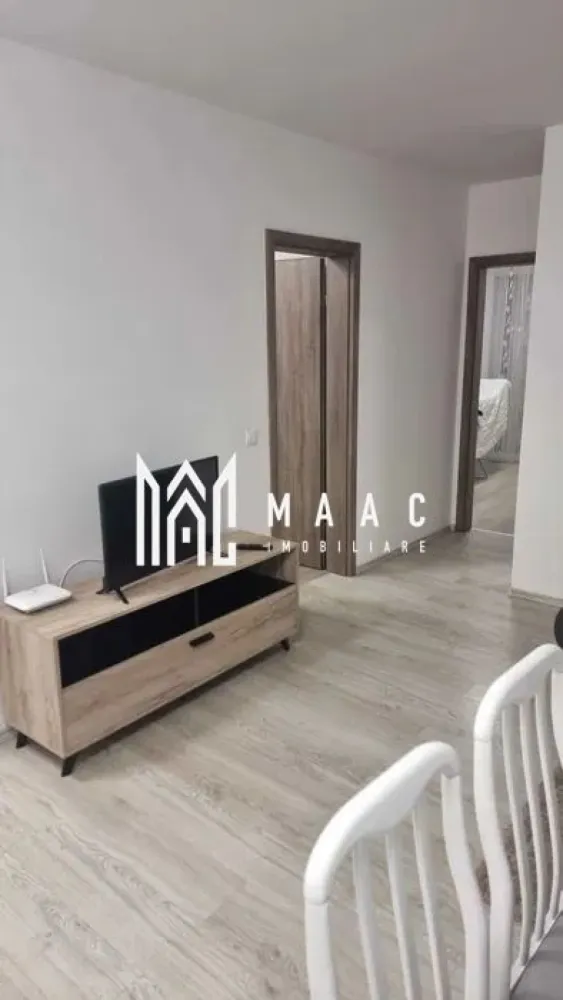 Apartament 3 camere – Calea Turnișorului - MAAC Imobiliare vă propune spre închiriere un apartament decomandat cu 3 camere, situat pe Calea Turnișorului, într-un imobil modern, dotat cu lift. Apartamentul se află la etajul 3, are o suprafață utilă de 63 mp și se remarcă prin compartimentarea practică, luminozitate și confort. Este complet mobilat și utilat, beneficiind de centrală proprie. Locuința dispune și de un loc de parcare privat, situat într-o zonă special amenajată, închisă cu bariere. Apartamentul este disponibil imediat. Nu sunt acceptate animalele de companie. Se percepe garantie in cuantumul unei chirii lunare. Pentru mai multe detalii precizati telefonic ca ati vazut anuntul cu ID: CP2824256