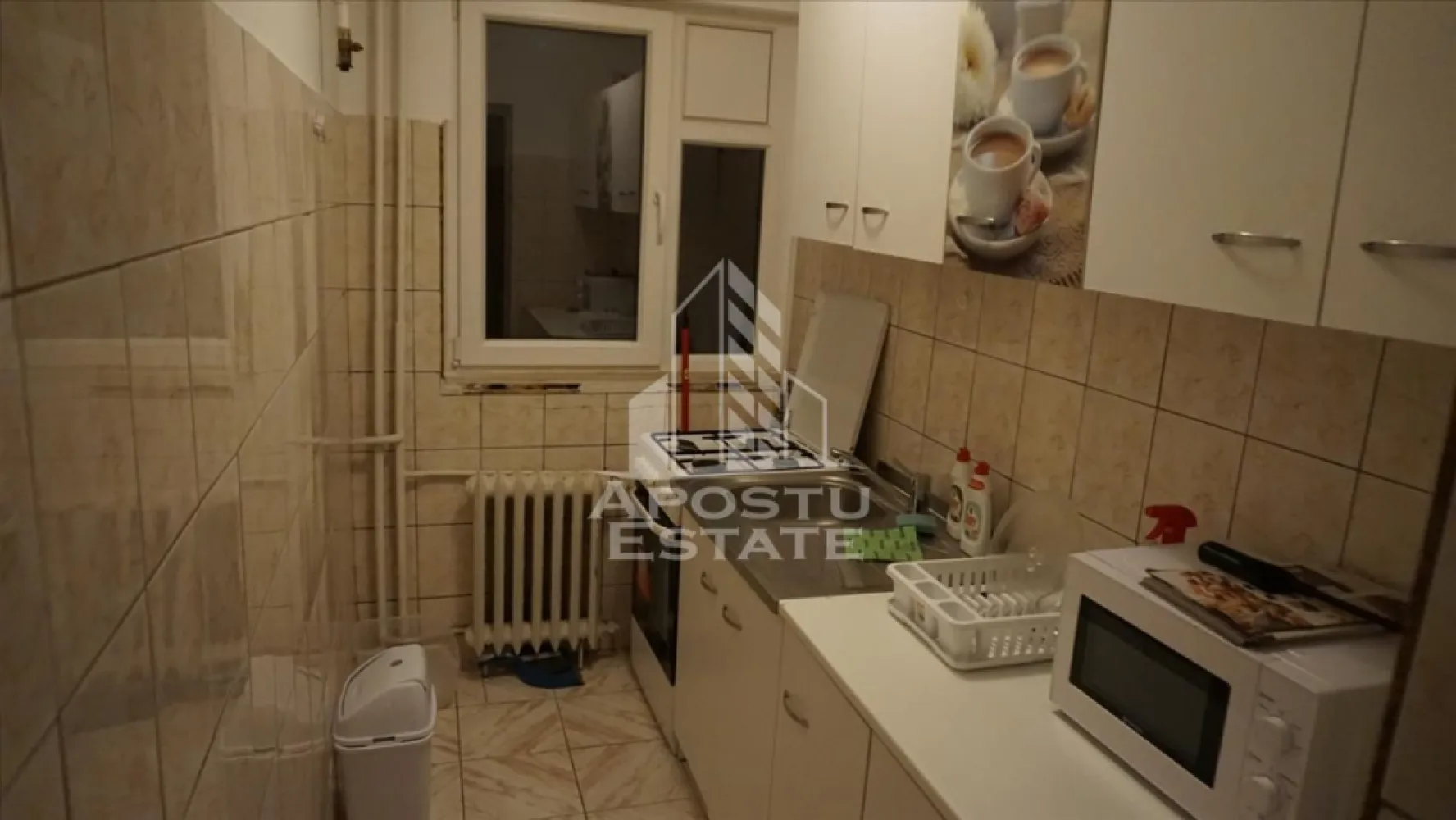 Apartament 2 Camere Zona Take Ionescu - APOSTU ESTATE va propune spre inchiriere apartament cu 2 camere nedecomandat situat in zona Take Ionescu

Imobilul este situat la parterul unui bloc cu 4 etaje

Se intinde pe o suprafata de 55 mp.

Compartimentare:

- 1 hol

- living 

-bucatarie

- dormitor

- baie

- balcon .
Se percep 2 garanții care se pot achita in 2 tranșe!
Se inchiriaza complet mobilat si utilat.

Imobilul este situat in apropiere de statie de autobuz , supermarket piata
intern: CP1888417