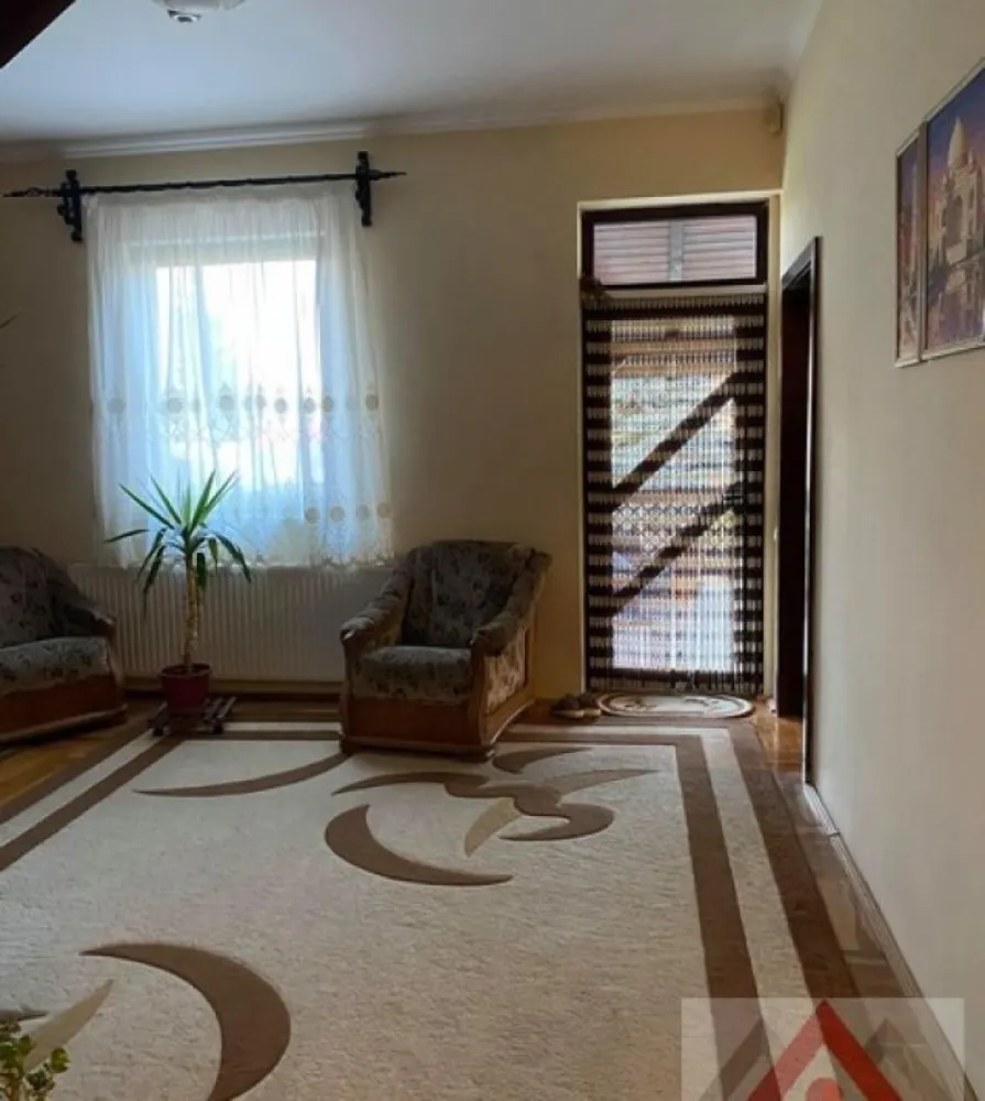 Ag EUROPA vinde casa individuala 6 cam. si teren 5 ari în Titulescu. - Agenția EUROPA vinde casa individuala cu 6 camere si teren 500mp în zona TITULESCU.