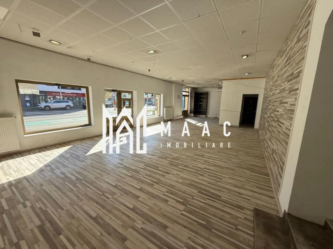Spațiu Comercial | 110 Mp | Loc de Parcare | Calea Dumbrăvii - MAAC Imobiliare vă propune spre închiriere un spațiu comercial amplasat într-o zonă cu vizibilitate excelentă, beneficiind de:

Deschidere la stradă de 15 m

Suprafață utilă: 110 mp

Două uși de intrare

Utilități separate

Curent trifazic

Spațiul se pretează pentru diverse activități comerciale sau de servicii.

 Adresă: Calea Dumbrăvii 

 Poziționare: Parter

 Facilități: Parcare proprie în fața spațiului

Condiții financiare

 Garanție: 2 chirii

Mențiuni importante

 Nu se acceptă activități de alimentație publică

Nu se acceptă jocuri de noroc

Pentru mai multe detalii sau pentru a programa o vizionare, vă rugăm să ne contactați și să specificați ID:CP2824230