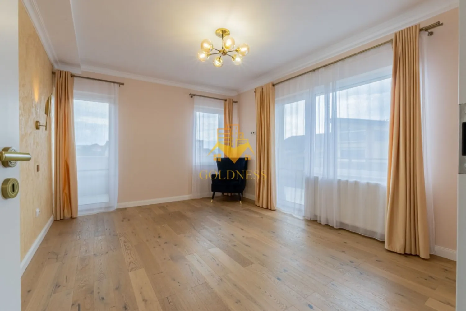 3 camere, premium, bloc nou, parcare, Buna Ziua Zona LIDL, Fagului - GOLDNESS Imobiliare vă propune spre închiriere un apartament cu 3 camere complet mobilat și utilat, la etajul 2 într-un imobil de 2 etaje, în Cartierul Buna Ziua.
Dispune de loc de parcare exterior inclus in pret!
Se află în apropierea stațiilor de transport în comun, magazine, restaurante, spații verzi, farmacii, etc. 

Apartamentul este compartimentat astfel:
 - dormitor cu pat matrimonial, dressing, noptiere
 - al 2 lea dormitor se mobileaza la cerere.
 - living cu bucatarie open space complet utilată și mobilată, canapea extensibilă, loc de servit masa 
 - baie cu cabina de dus, calorifer port prosop și dulap pentru depozitare.
 - terasa de 25 mp.

Imobilul este dotat cu toate cele necesare- centrală proprie, frigider, aragaz, hotă, mașină de spălat haine, etc. 

Dacă sunteți interesați de acest apartament și doriți să îl vizionați, dar și pentru alte oferte nu ezitați să ne contactați telefonic sau prin e-mail. Vă stăm la dispoziție!
Pentru intermediere se percepe un comision de 50% din prețul chiriei!