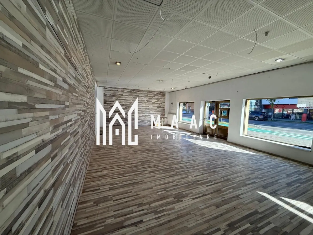 Spațiu Comercial | 110 Mp | Loc de Parcare | Calea Dumbrăvii - MAAC Imobiliare vă propune spre închiriere un spațiu comercial amplasat într-o zonă cu vizibilitate excelentă, beneficiind de:

Deschidere la stradă de 15 m

Suprafață utilă: 110 mp

Două uși de intrare

Utilități separate

Curent trifazic

Spațiul se pretează pentru diverse activități comerciale sau de servicii.

 Adresă: Calea Dumbrăvii 

 Poziționare: Parter

 Facilități: Parcare proprie în fața spațiului

Condiții financiare

 Garanție: 2 chirii

Mențiuni importante

 Nu se acceptă activități de alimentație publică

Nu se acceptă jocuri de noroc

Pentru mai multe detalii sau pentru a programa o vizionare, vă rugăm să ne contactați și să specificați ID:CP2824230