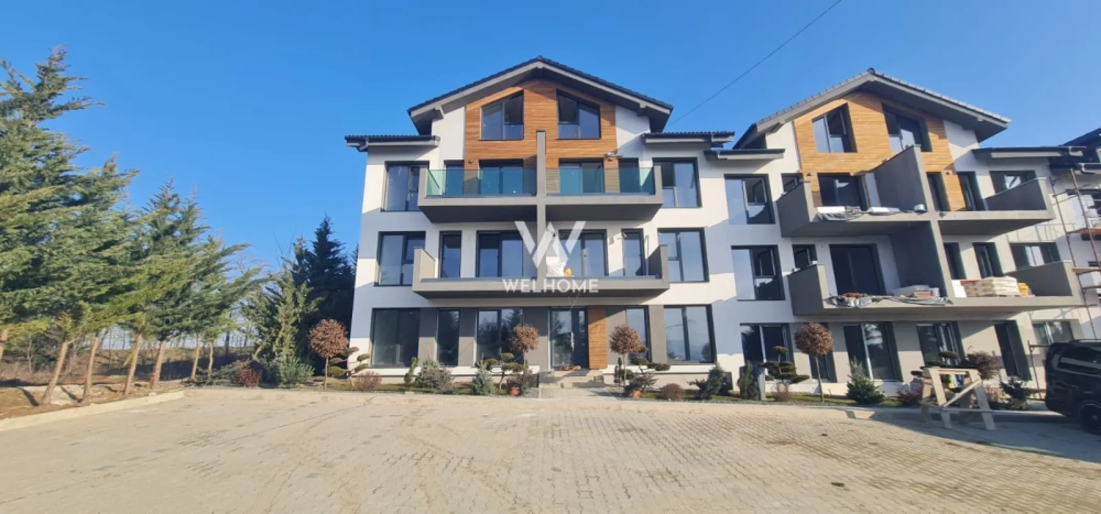 Direct dezvoltator ap.3 camere - Sibiu - Apartament 3 camere – Primăvara 2026 in zona de vest al Sibiului Proiect rezidențial nou, la doar câteva minute de Sibiu 3 camere | 2 băi | 61 m² utili | Compartimentare decomandată Încălzire prin pompă de căldură – eficiență și costuri reduse Compartimentare: ✔️ Living + bucătărie open-space – 24 m² ✔️ Dormitor matrimonial – 13.6 m² ✔️ Dormitor secundar – 12 m² ✔️ 2 băi ✔️ Hol cu spații de depozitare Pret 90.000 + Tva - Semifinisat 100.000 + Tva - La cheie Comision 0%!!! Tel: 0745 99 55 37
