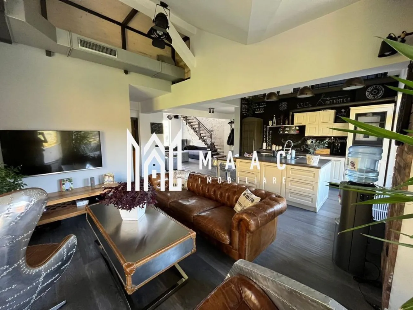 Apartament 3 camere decomandat | Sub Arini, Sibiu | penthouse 140 mp - Penthouse cu 3 camere decomandat, situat în Sub Arini, Sibiu, cu 140 mp utili, 2 dormitoare și 2 băi, într-un imobil finalizat în 2024, potrivit pentru locuire într-un cadru liniștit, aproape de Pădurea Dumbrava.

Detalii proprietate:
• Suprafață utilă: 140 mp
• Compartimentare: decomandat
• 3 camere, dintre care 2 dormitoare și 2 băi
• Etaj 2 din 2
• Imobil finalizat în 2024, construcție din cărămidă
• Living generos de 60 mp
• Amenajat cu finisaje premium
• Șemineu, dressing spațios și aer condiționat
• Priveliște spre Pădurea Dumbrava

Zonă și ambient:
Proprietatea este amplasată în Sub Arini, în zona Pădurii Dumbrava, într-un cadru foarte liniștit, cu atmosferă retrasă și vedere deschisă spre natură. Poziționarea oferă confortul unei locuințe elegante, bine separate de agitația urbană.

Penthouse-ul este disponibil pentru închiriere și poate fi vizionat la cerere. Contactați echipa MAAC Imobiliare pentru detalii suplimentare și programați o vizionare menționând Cod anunț CP3114930.

Conținut optimizat cu AI, aprobat de agent uman.