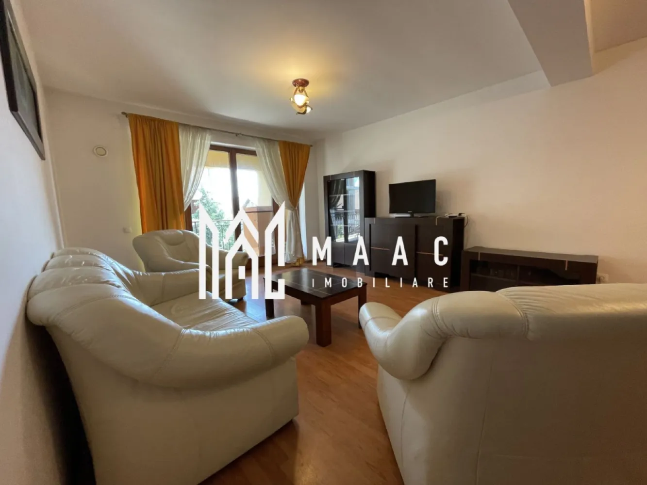 Apartament 3 camere Sibiu | Șelimbăr | decomandat, 85 mp, 2 băi - Apartament cu 3 camere decomandat în Șelimbăr, județul Sibiu, cu 85 mp utili, 2 băi, balcon și mobilier inclus, situat la etajul 1 al unui imobil finalizat.

Detalii proprietate:
• Suprafață utilă: 85 mp
• Suprafață totală: 99 mp
• Suprafață construită: 102 mp
• Compartimentare: decomandat
• Configurație: 2 dormitoare, living cu bucătărie open-space, 2 băi, hol și debara
• Etaj 1 din 4
• Balcon: 1 balcon
• Stare interioară: bună
• Imobil finalizat, construit în 2015
• Apartamentul se vinde complet mobilat și utilat

Proprietatea este situată în Șelimbăr, județul Sibiu.

Pentru detalii suplimentare și programarea unei vizionări, contactați echipa MAAC Imobiliare și menționați Cod anunț CP3210601.

Conținut optimizat cu AI, aprobat de agent uman.