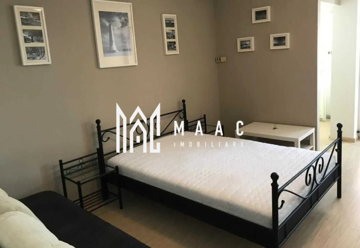 Apartament 1 cameră decomandat | Central, Sibiu | 31 mp, balcon - Apartament de vânzare cu 1 cameră decomandată în zona Centrală din Sibiu, cu 31 mp utili, balcon de 4 mp și poziționare la etajul 8 din 9, într-un bloc cu lift.

Detalii proprietate:
• Suprafață utilă: 31 mp
• Suprafață construită: 37,2 mp
• Suprafață totală: 35 mp
• Compartimentare: decomandat
• Etaj 8 din 9, bloc cu lift
• An construcție: 1980
• Stare interioară: bună
• Construcție finalizată, structură din cărămidă
• 1 baie și 1 bucătărie
• Balcon de 4 mp
• Se vinde ca în poze
• Bloc recent reabilitat termic, cu îmbunătățiri la spațiile comune interioare și ascensoare noi

Zonă și acces:
Proprietatea este amplasată în zona Centrală a Sibiului, iar descrierea existentă menționează acces la multiple facilități în apropiere. Poziționarea centrală susține un stil de viață urban, cu acces facil către punctele de interes ale orașului.

Pentru detalii suplimentare și programarea unei vizionări, contactați echipa MAAC Imobiliare și menționați Cod anunț CP3211869.

Conținut optimizat cu AI, aprobat de agent uman.