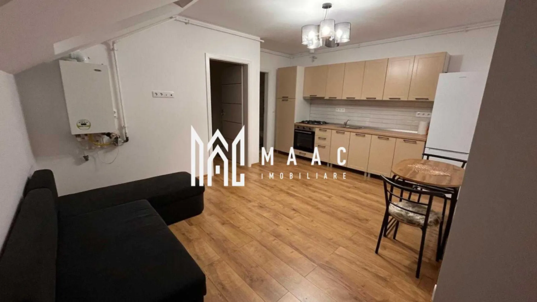 Apartamente de închiriat Sibiu | studio Mihai Viteazul | 36 mp - Studio decomandat de închiriat în zona Mihai Viteazul din Sibiu, cu 36 mp utili, finisaje moderne, balcon și parcare, pregătit pentru mutare imediată.

Detalii proprietate:
• 36 mp utili, compartimentare decomandată
• Etaj 3
• Finisat modern, prima închiriere
• Zonă de zi și zonă de dormit cu ieșire pe balcon
• 1 baie utilată, cu cabină de duș
• Bucătărie mobilată și utilată cu frigider, plită, cuptor și hotă
• Hol mobilat cu dressing
• Încălzire în pardoseală, aer condiționat și loc de parcare inclus
• An construcție 2000

Locuința este situată în zona Mihai Viteazul din Sibiu, o localizare potrivită pentru cei care caută un studio de închiriat în oraș, cu reper clar de cartier.

Pentru mai multe detalii și programarea unei vizionări, contactează echipa MAAC Imobiliare și menționează Cod anunț CP3212480.

Conținut optimizat cu AI, aprobat de agent uman.