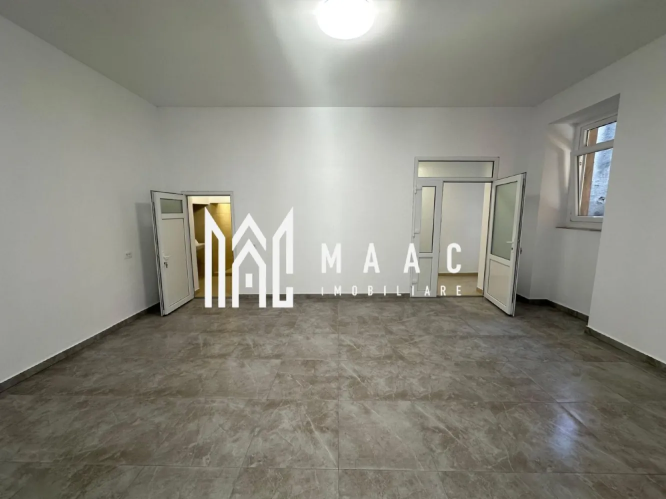 Spațiu comercial | Central, Sibiu | 81mp, parter, renovat - Spațiu comercial de vânzare în zona Centrală din Sibiu, cu 41,3 mp utili, amplasat la parter, cu acces direct din stradă și vizibilitate foarte bună pentru activitatea ta.

Detalii proprietate:
• Suprafață utilă: 81 mp
• Configurație cu 2 încăperi și 1 baie
• Amplasare la parter
• Clădire cu regim de înălțime P
• An construcție: 2025
• Spațiul este renovat complet și pregătit pentru utilizare imediată
• Acces direct din stradă și expunere bună către zonă circulată

Poziționarea în zona Centrală din Sibiu oferă acces facil pentru clienți și vizibilitate excelentă pentru activități comerciale, într-un cadru potrivit pentru operare rapidă și prezență la stradă.

Contactați-ne pentru informații suplimentare și pentru programarea unei vizionări. Cod anunț CP3213102.

Conținut optimizat cu AI, aprobat de agent uman.
