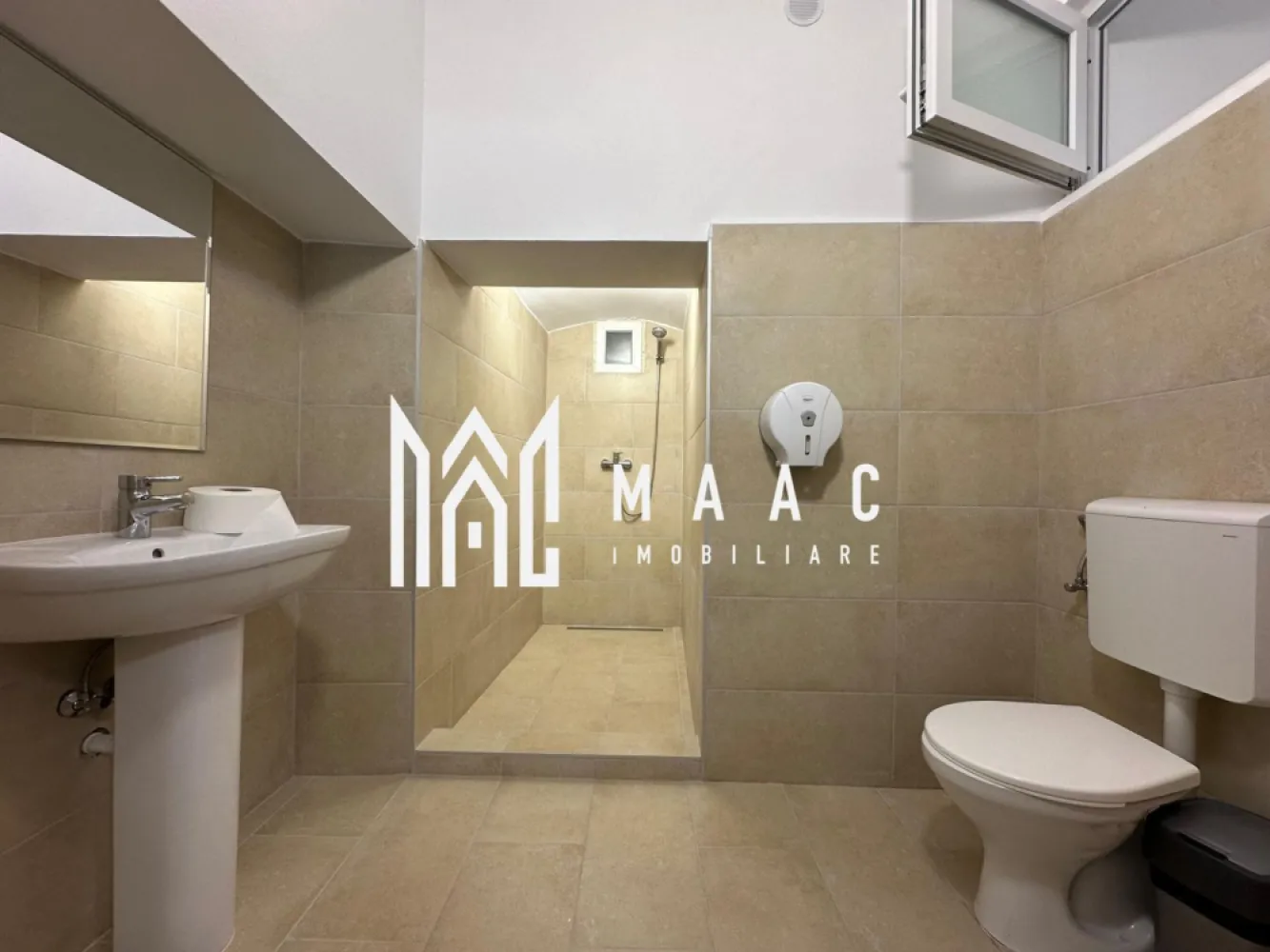 Spațiu comercial | Central, Sibiu | 81mp, parter, renovat - Spațiu comercial de vânzare în zona Centrală din Sibiu, cu 41,3 mp utili, amplasat la parter, cu acces direct din stradă și vizibilitate foarte bună pentru activitatea ta.

Detalii proprietate:
• Suprafață utilă: 81 mp
• Configurație cu 2 încăperi și 1 baie
• Amplasare la parter
• Clădire cu regim de înălțime P
• An construcție: 2025
• Spațiul este renovat complet și pregătit pentru utilizare imediată
• Acces direct din stradă și expunere bună către zonă circulată

Poziționarea în zona Centrală din Sibiu oferă acces facil pentru clienți și vizibilitate excelentă pentru activități comerciale, într-un cadru potrivit pentru operare rapidă și prezență la stradă.

Contactați-ne pentru informații suplimentare și pentru programarea unei vizionări. Cod anunț CP3213102.

Conținut optimizat cu AI, aprobat de agent uman.
